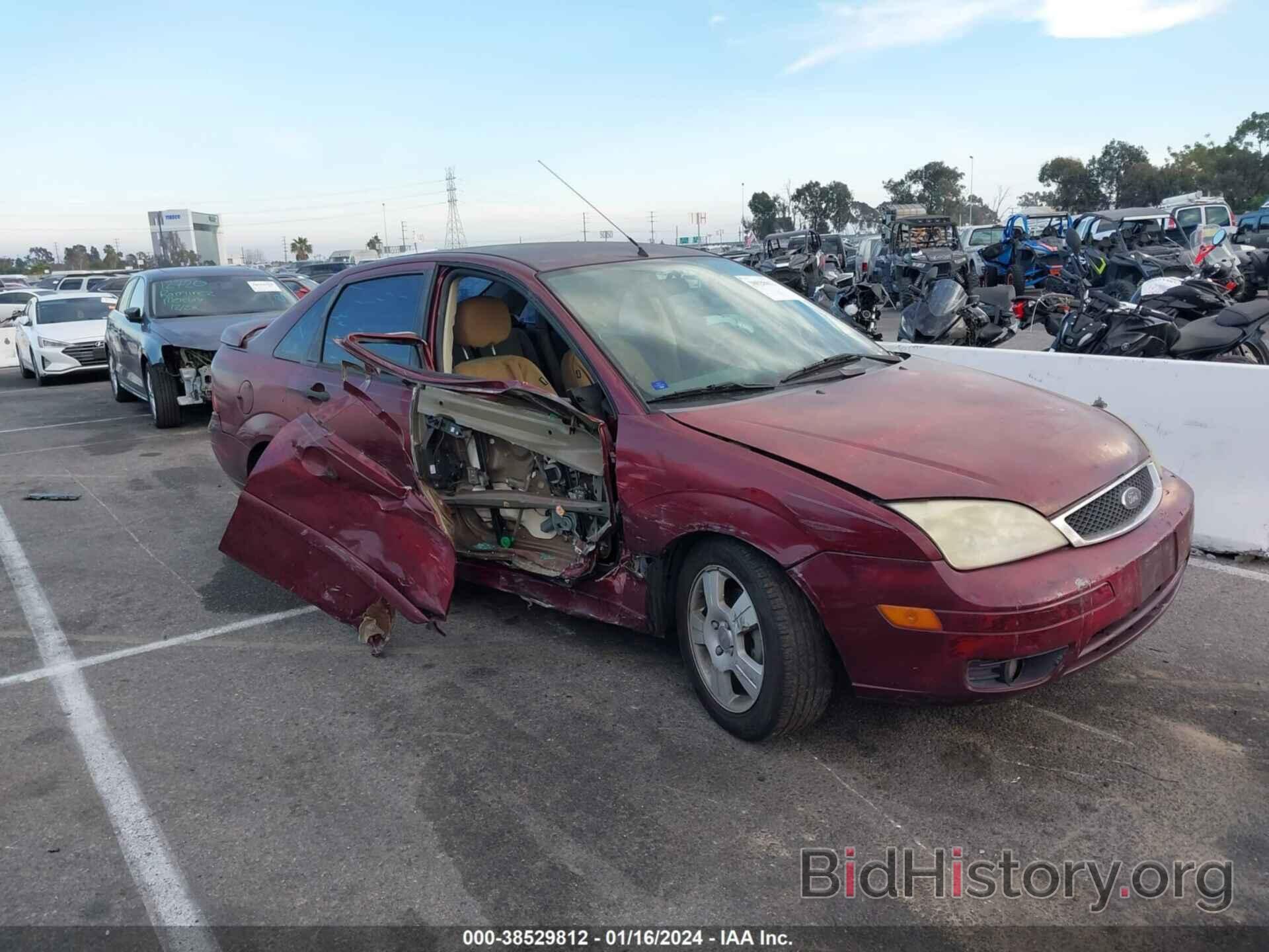 Photo 1FAFP34NX7W163118 - FORD FOCUS 2007