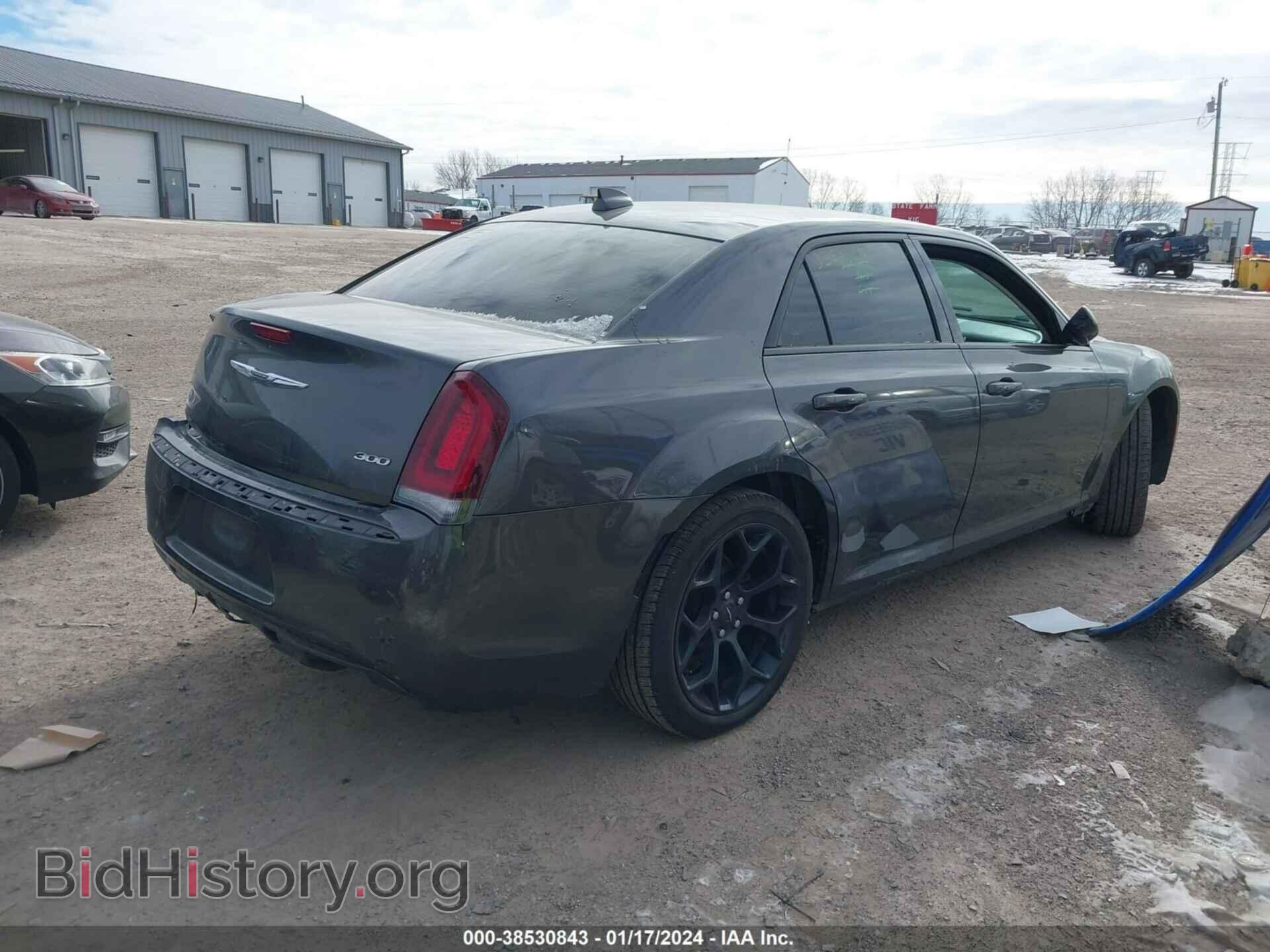 2019 CHRYSLER 300 - VIN: 2C3CCAAG1KH738592 - Фото 4