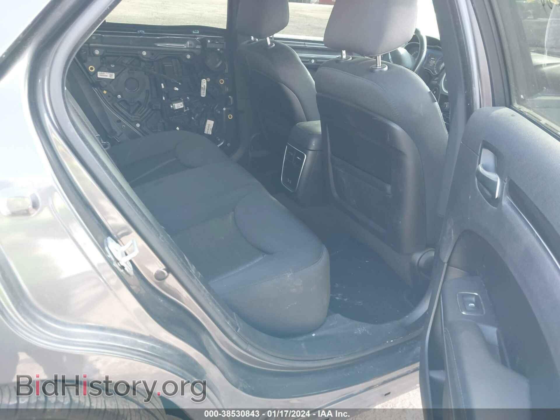 2019 CHRYSLER 300 - VIN: 2C3CCAAG1KH738592 - Фото 8