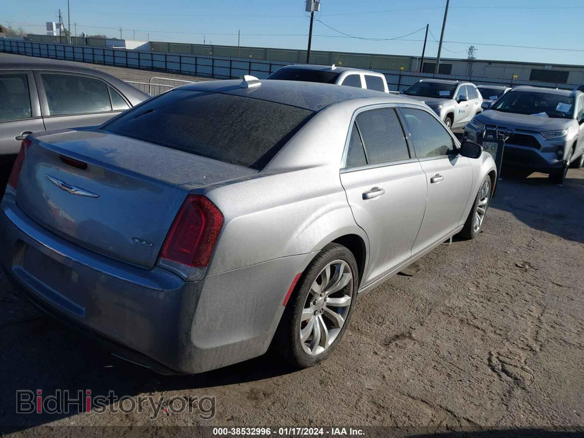 2016 CHRYSLER 300 - VIN: 2C3CCAAG2GH313681 - Фото 4