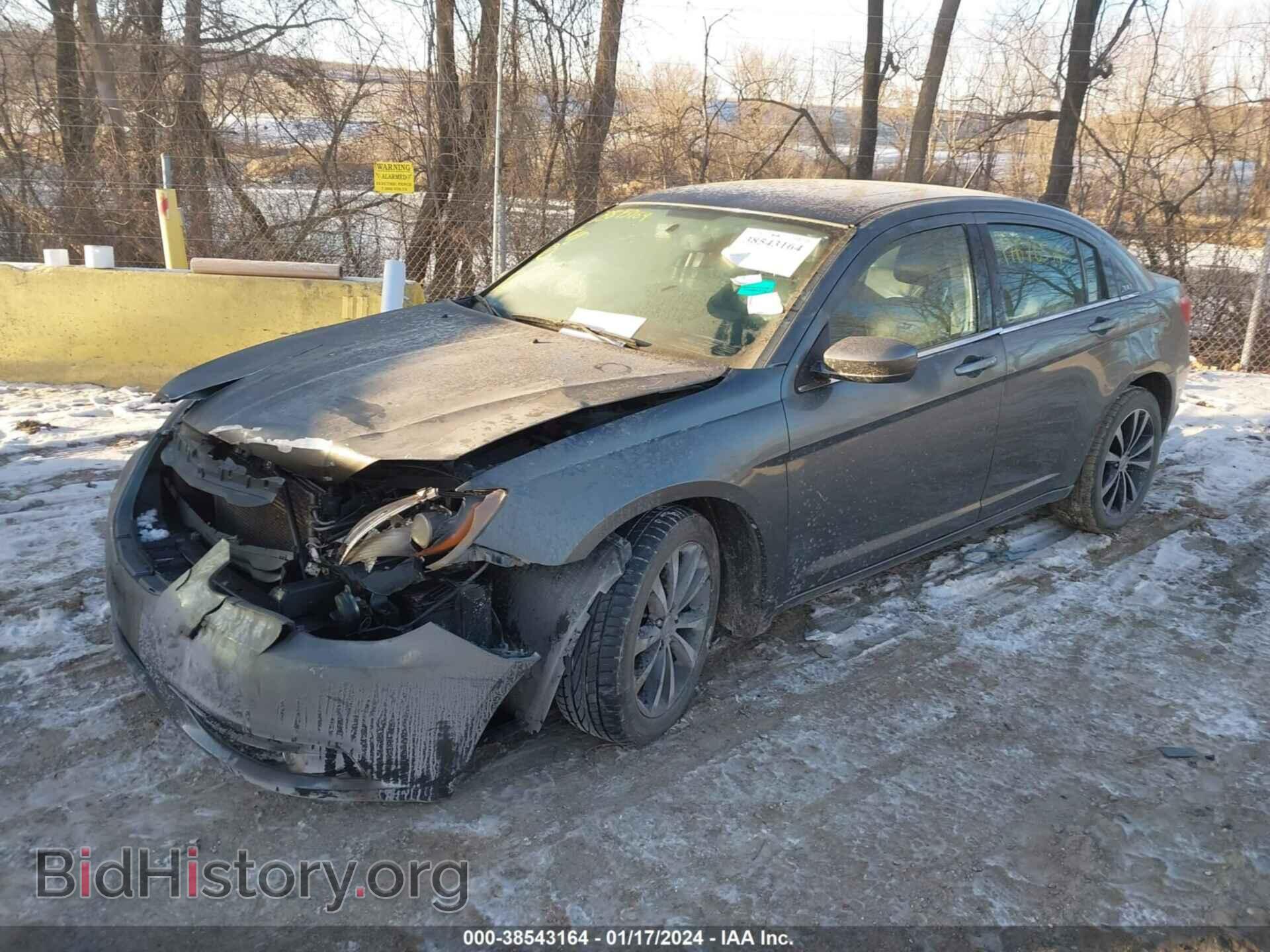 2013 CHRYSLER 200 - VIN: 1C3CCBCG7DN577839 - Фото 2