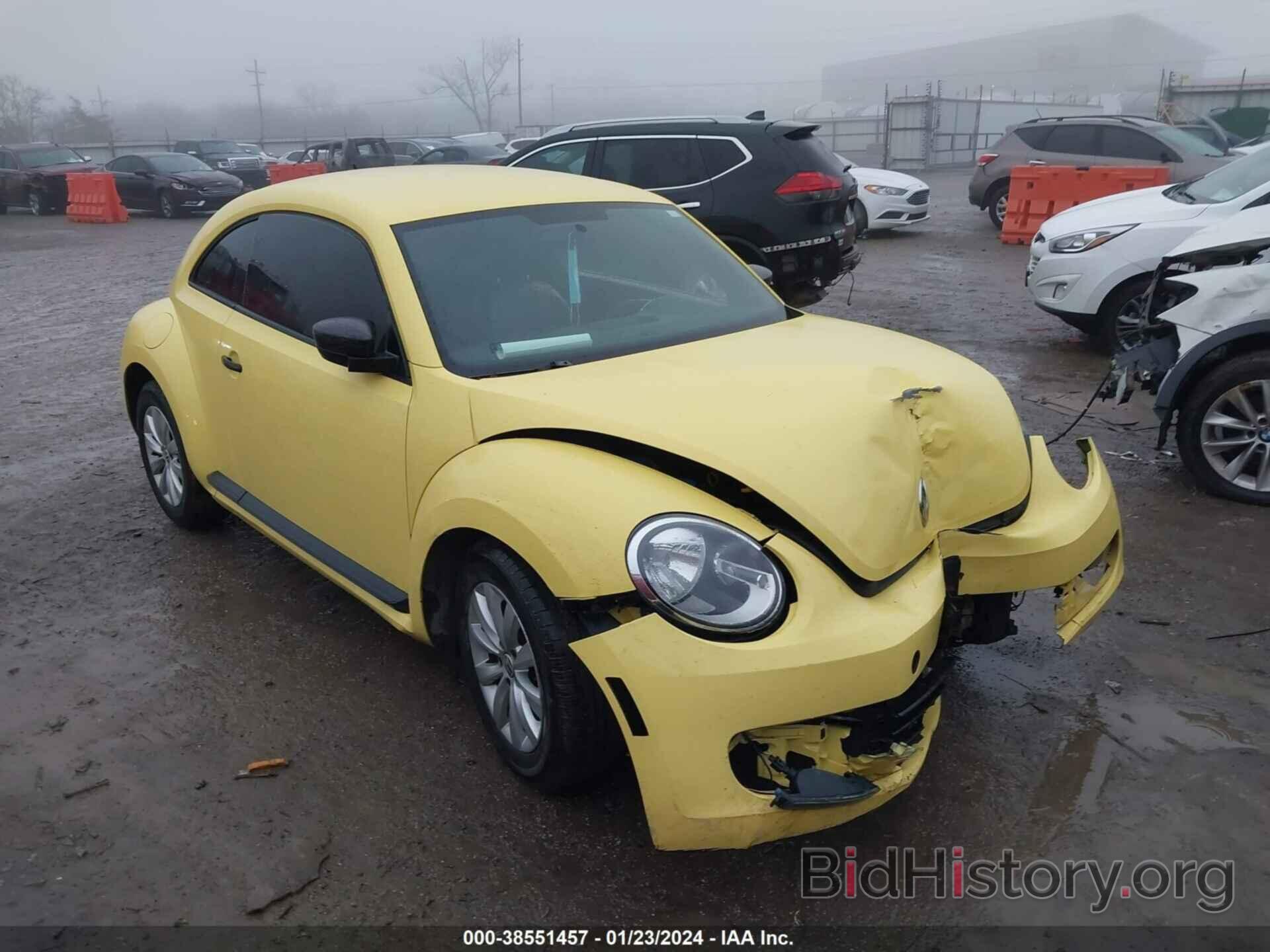 Photo 3VWF17AT9FM619515 - VOLKSWAGEN BEETLE 2015