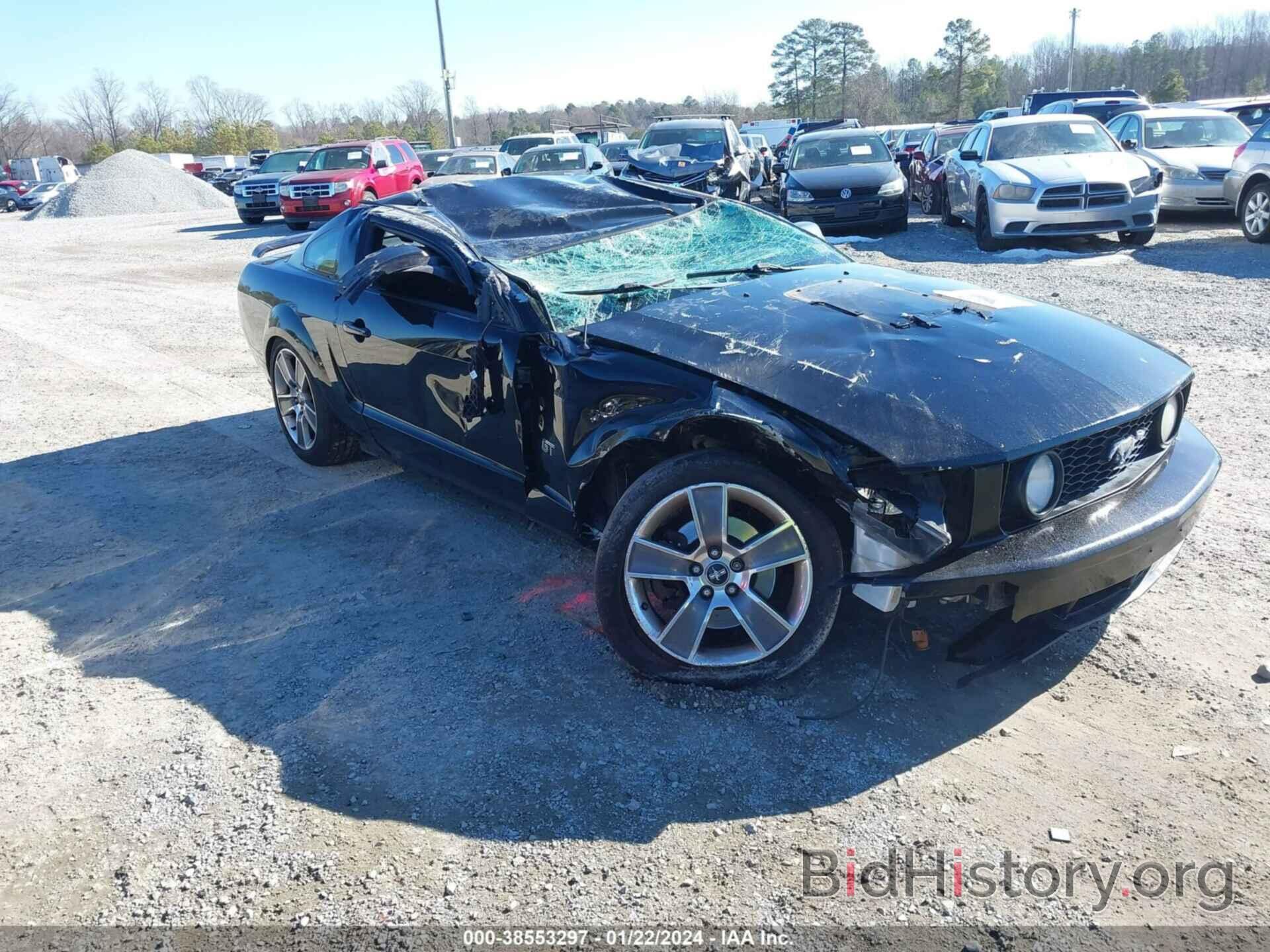 Photo 1ZVHT82H585133036 - FORD MUSTANG 2008