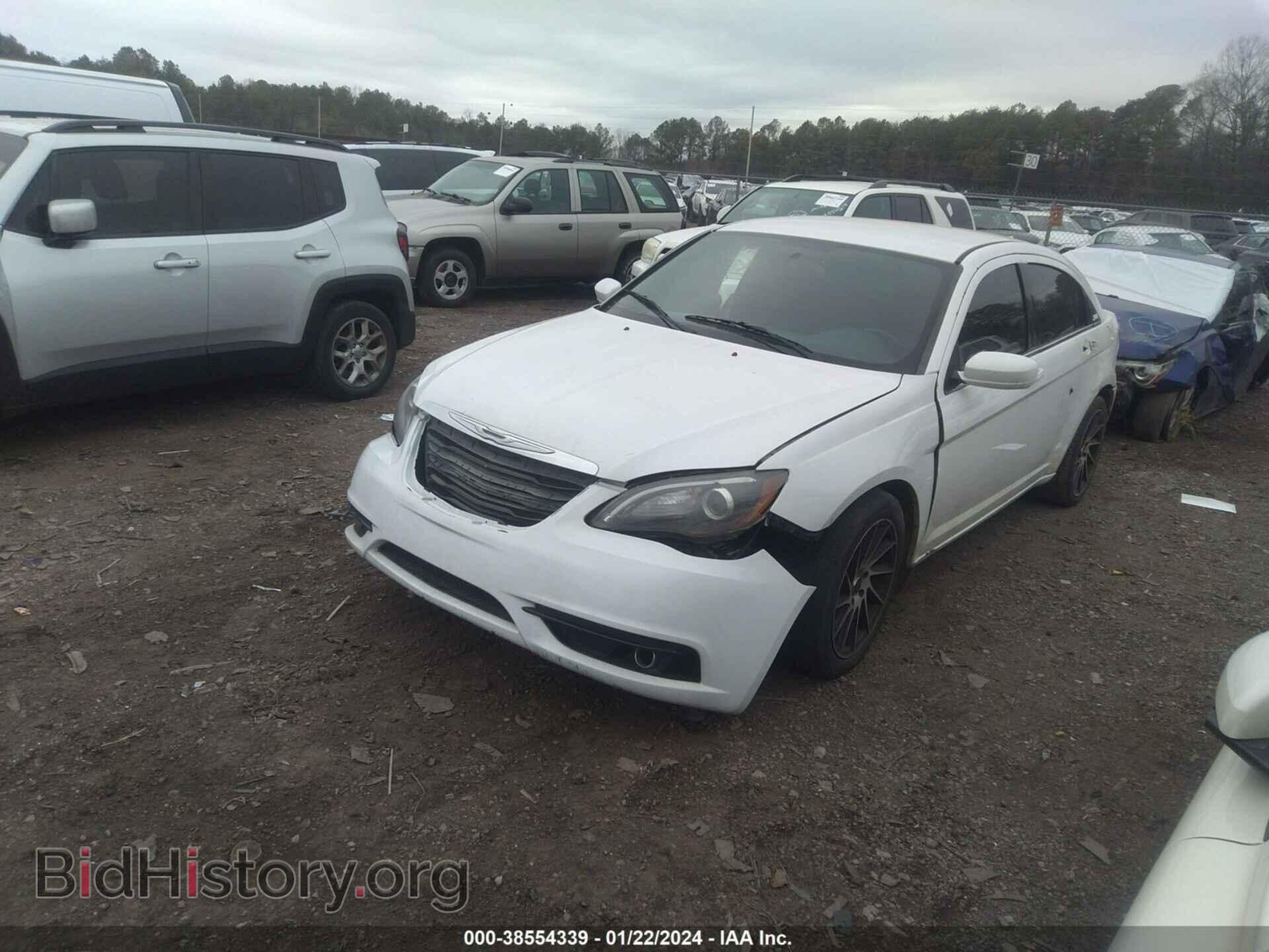 2013 CHRYSLER 200 - VIN: 1C3CCBBG2DN744710 - Photo 2