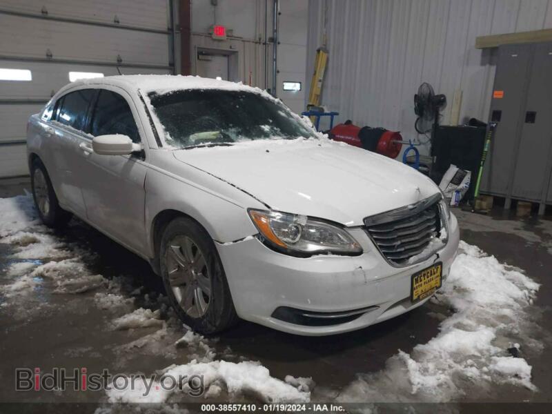 2013 Chrysler 200 Touring (VIN 1C3CCBBBXDN574035) — фото 1 из 16, IAAI, повреждение: передняя часть