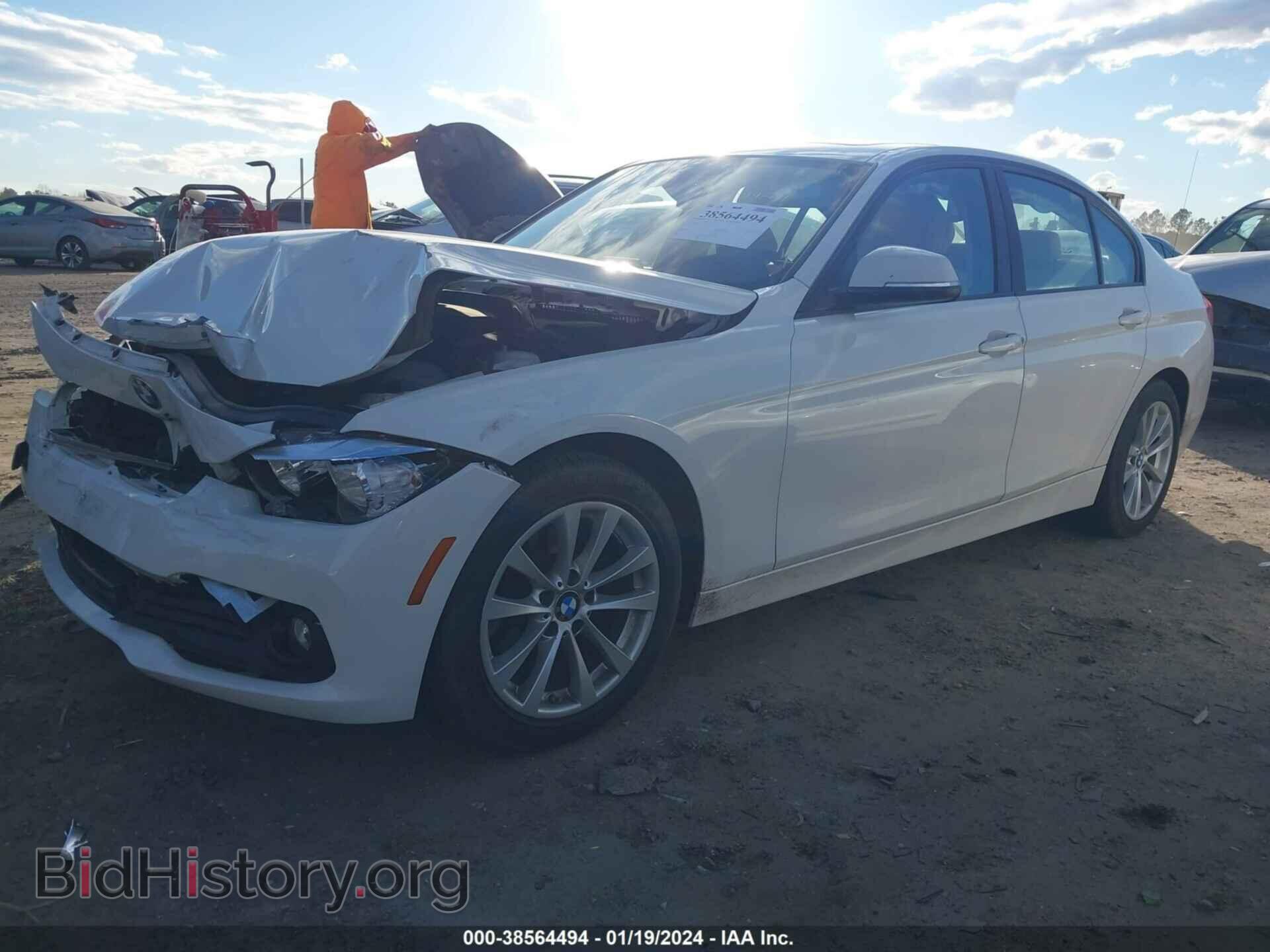 2016 BMW 320I - VIN: WBA8E5G56GNU20844 - Фото 2