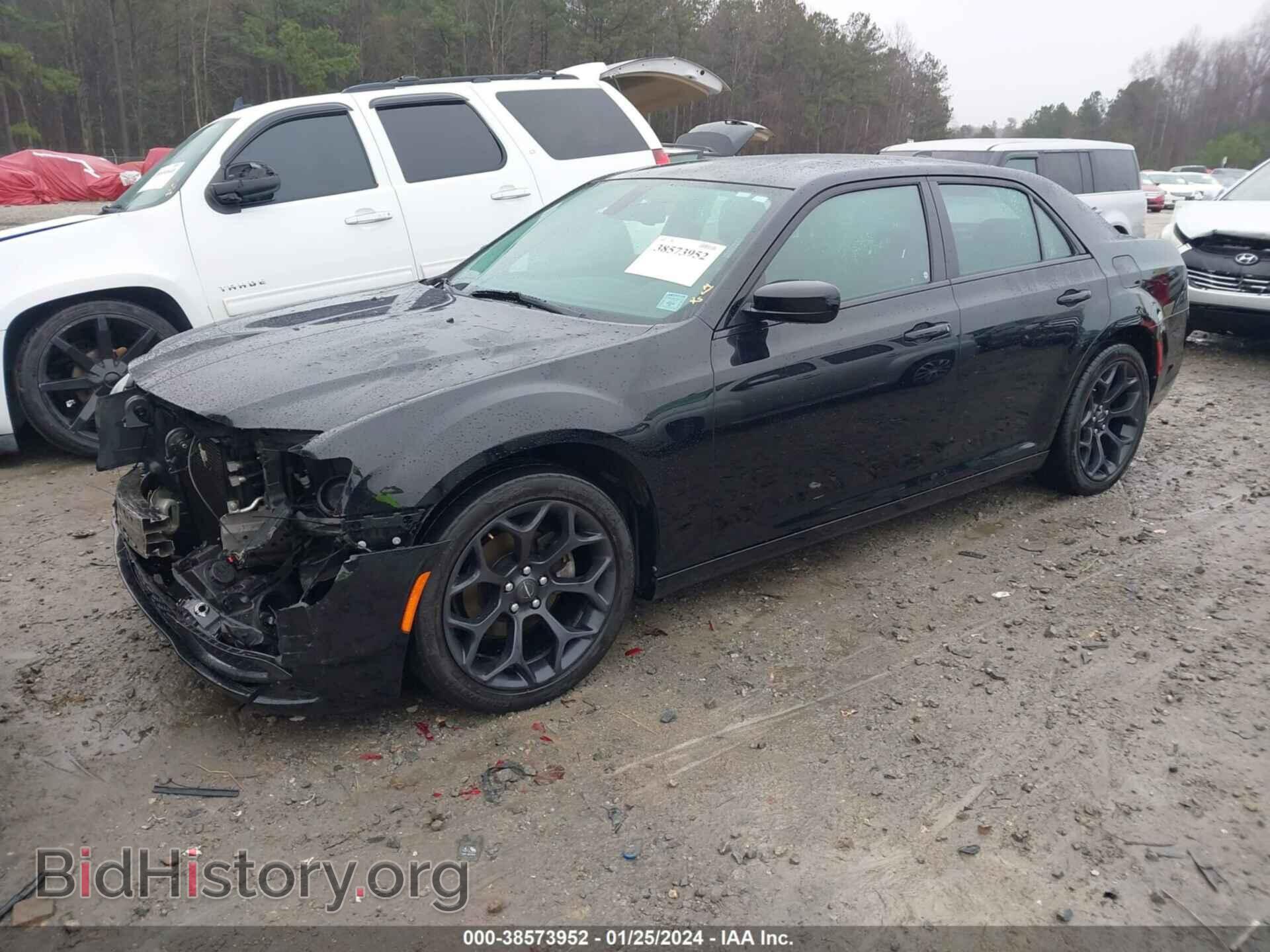 2019 CHRYSLER 300 - VIN: 2C3CCAAG6KH590021 - Photo 2