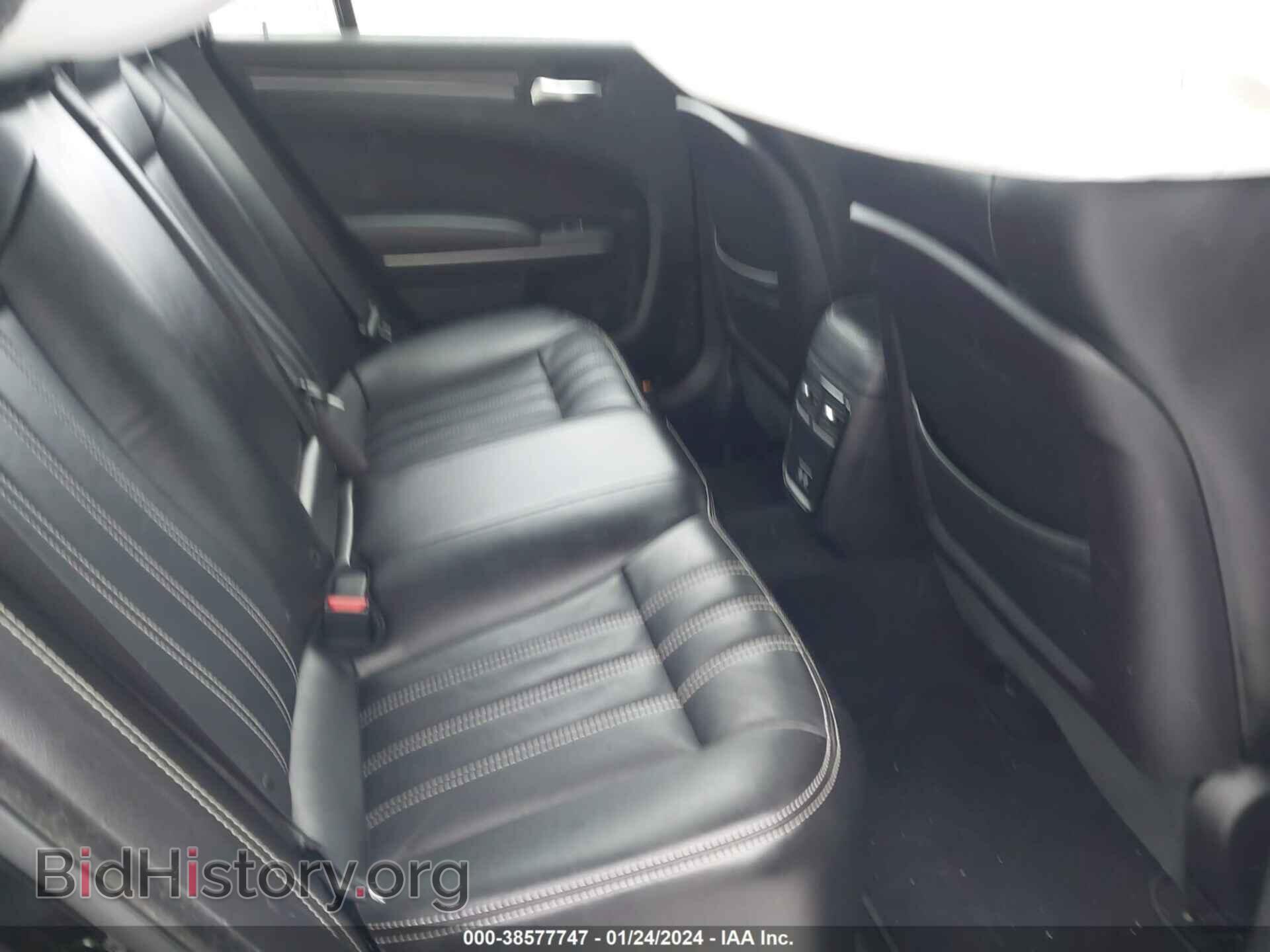 2019 CHRYSLER 300 - VIN: 2C3CCAGG6KH648846 - Фото 8
