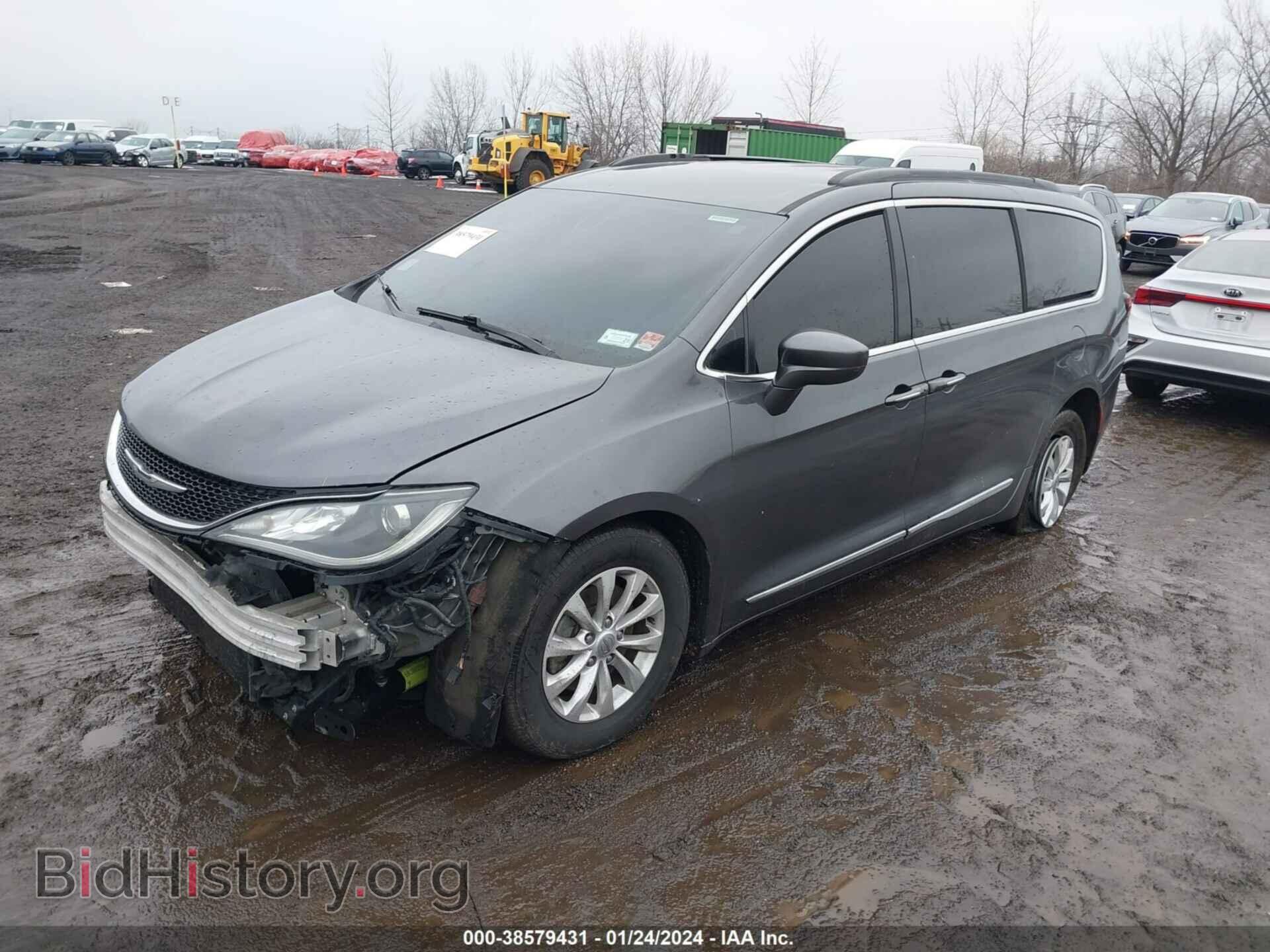 2017 CHRYSLER PACIFICA - VIN: 2C4RC1BGXHR712323 - Photo 2