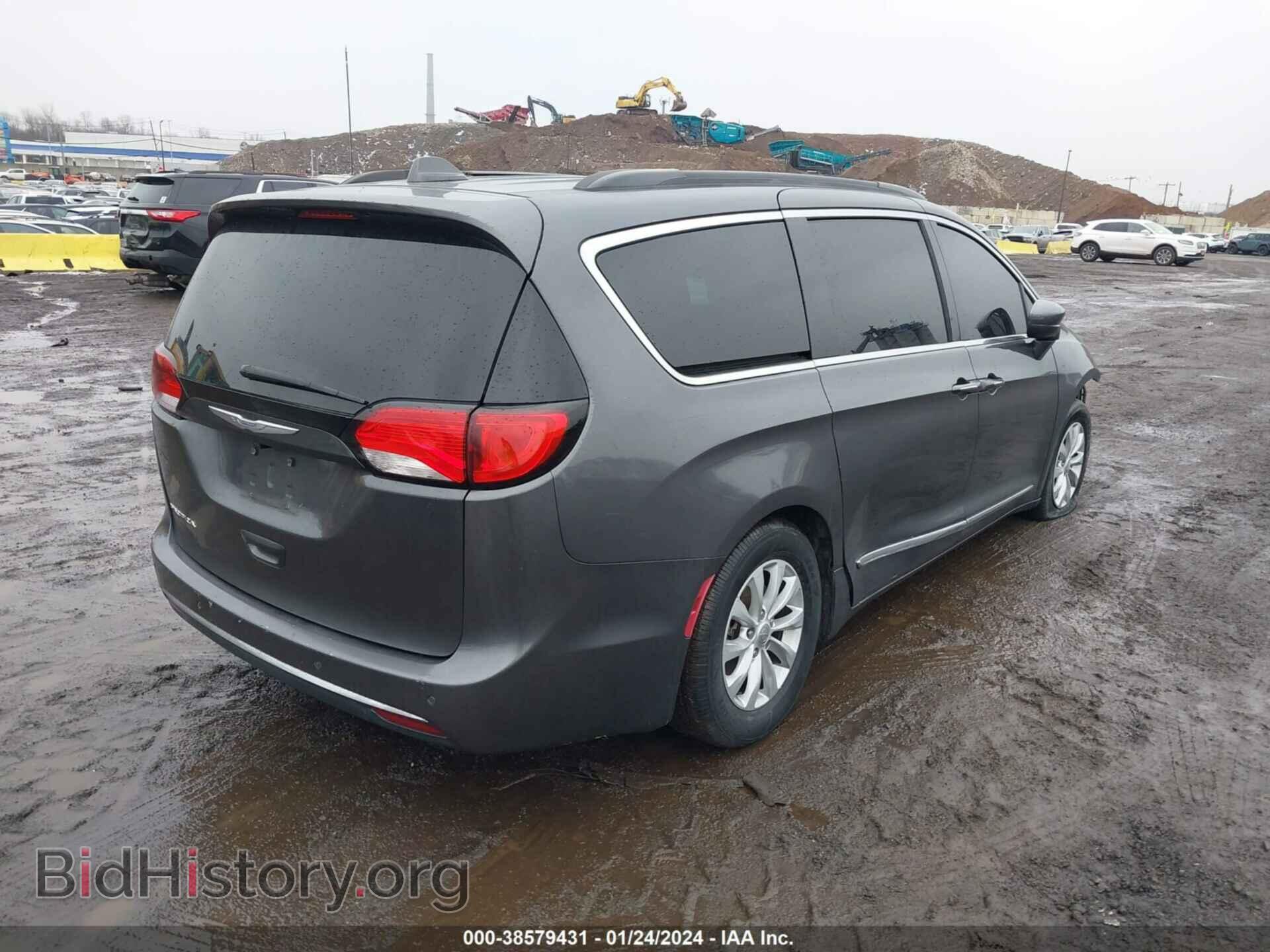 2017 CHRYSLER PACIFICA - VIN: 2C4RC1BGXHR712323 - Photo 4
