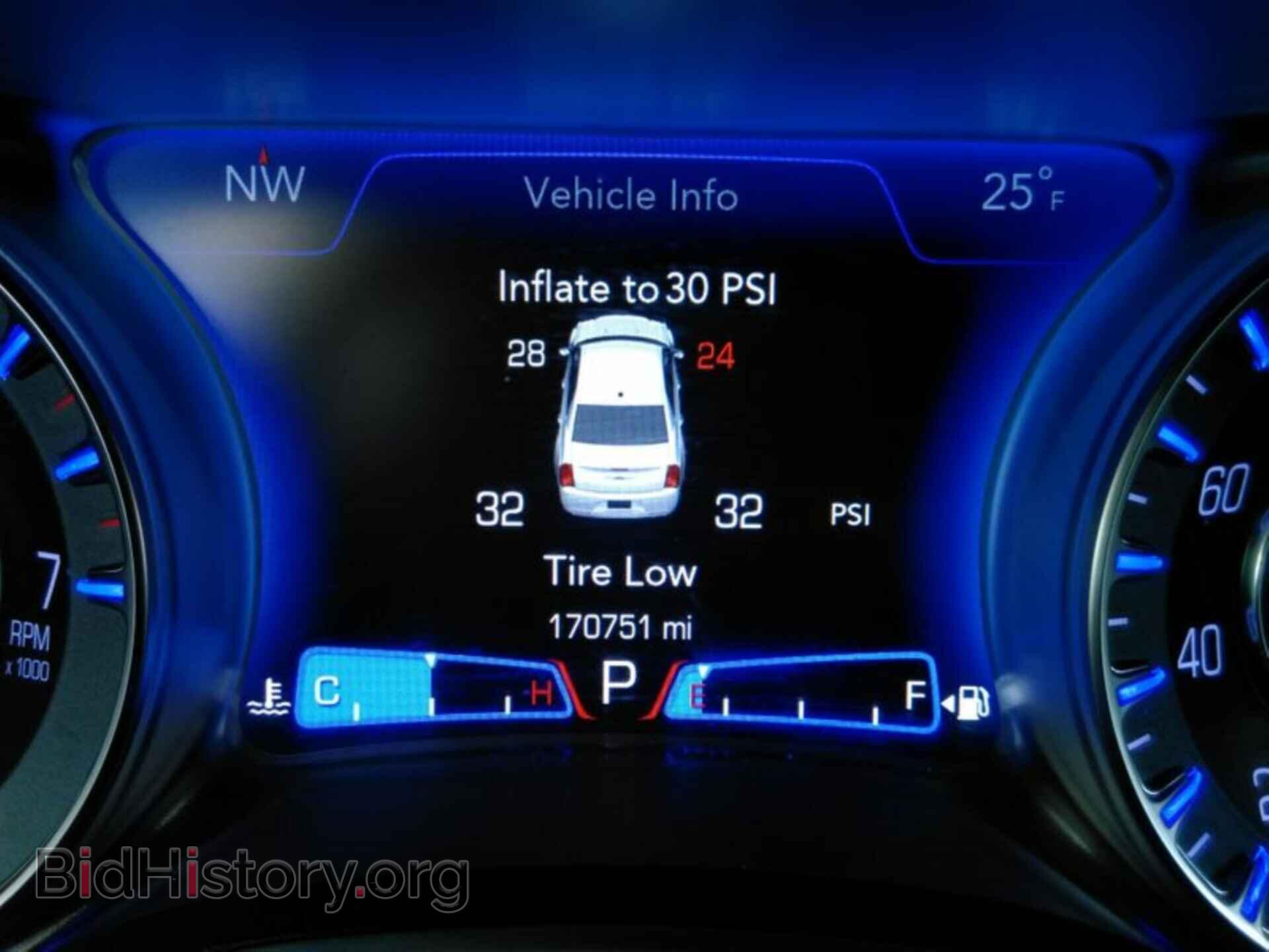 2019 CHRYSLER 300 - VIN: 2C3CCAAG5KH603499 - Фото 2