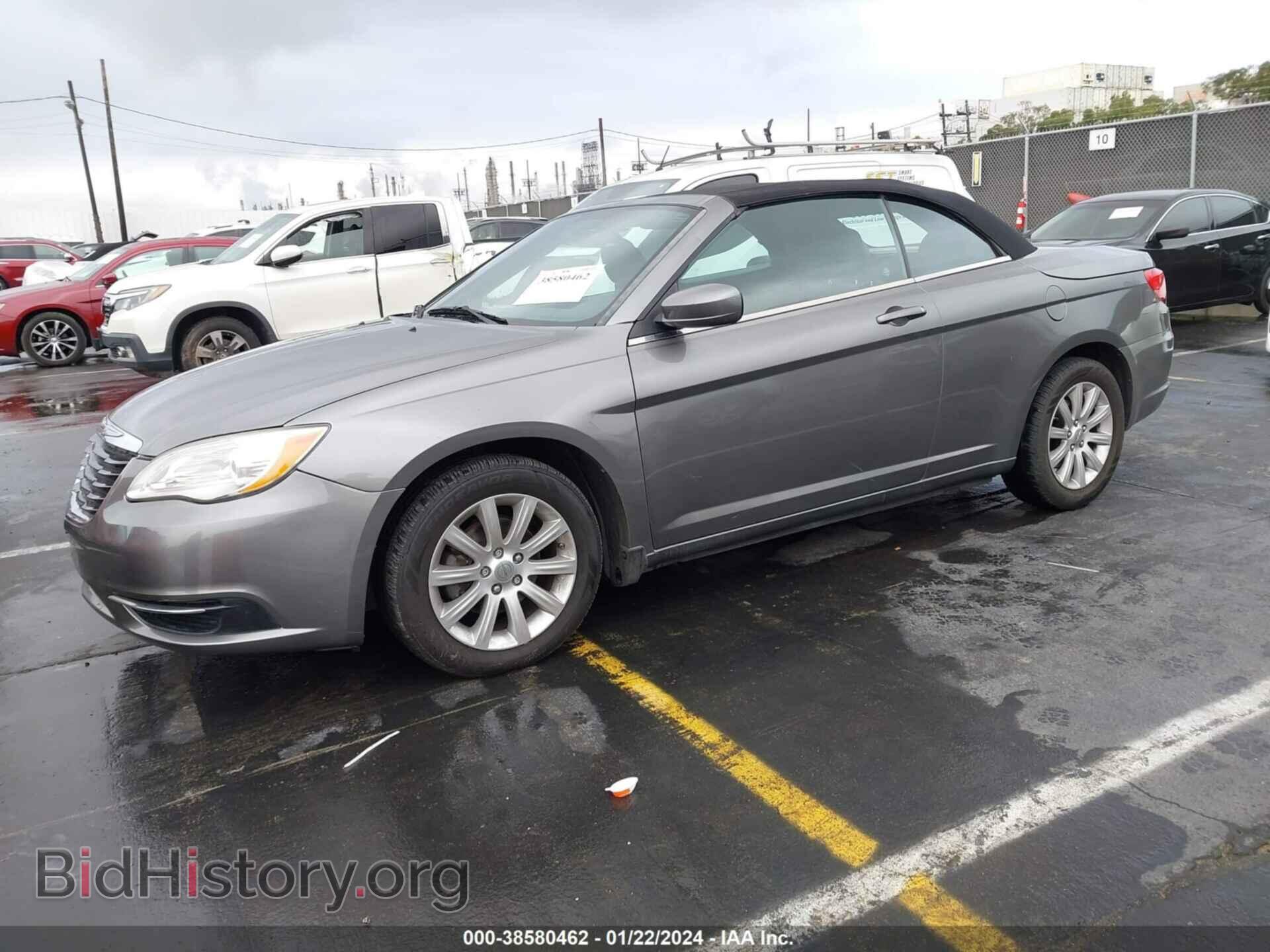 2013 CHRYSLER 200 - VIN: 1C3BCBEB6DN592331 - Фото 2