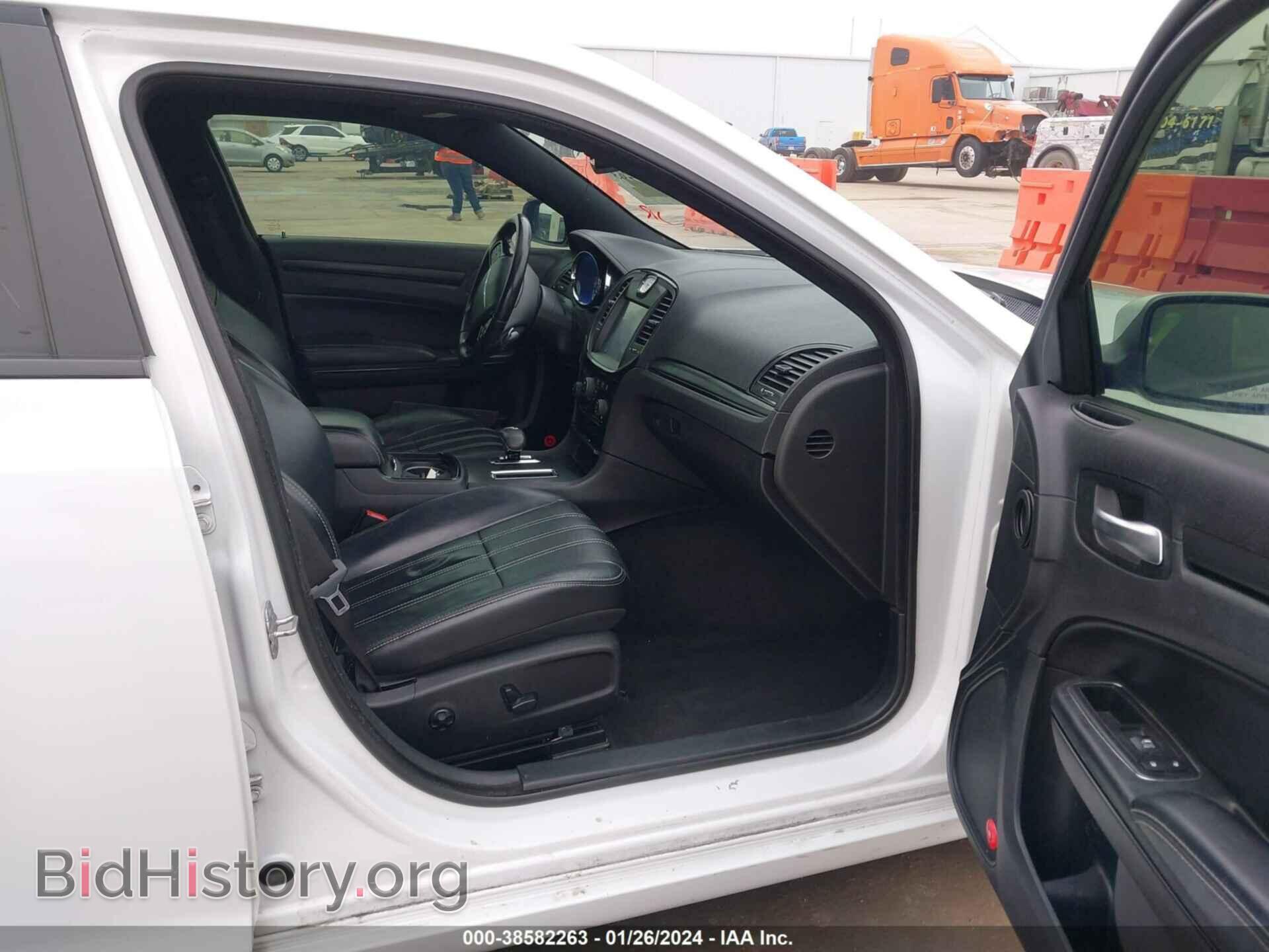 2014 CHRYSLER 300 - VIN: 2C3CCABG8EH321179 - Фото 5