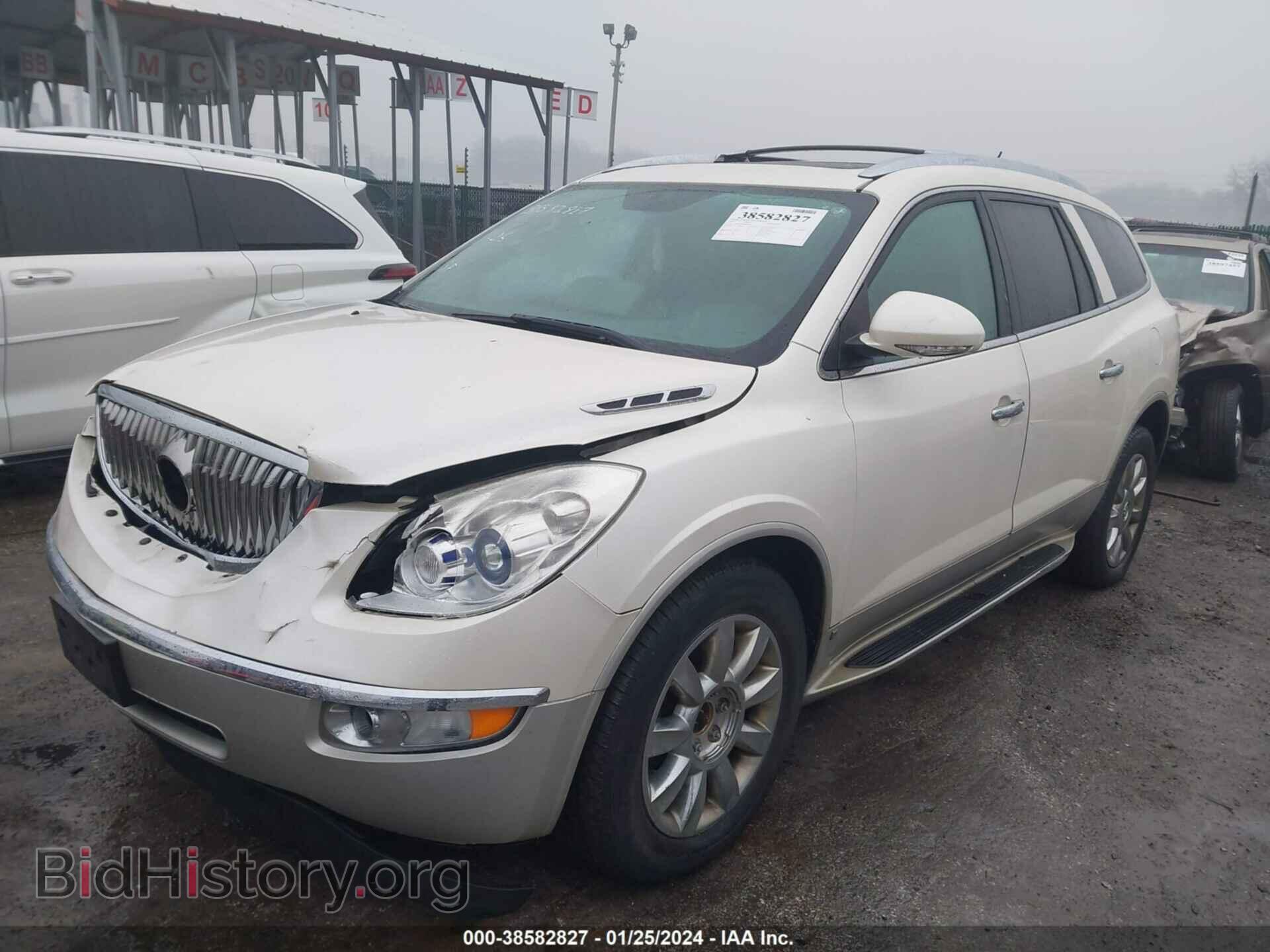 2011 BUICK ENCLAVE - VIN: 5GAKVCED6BJ246363 - Фото 2