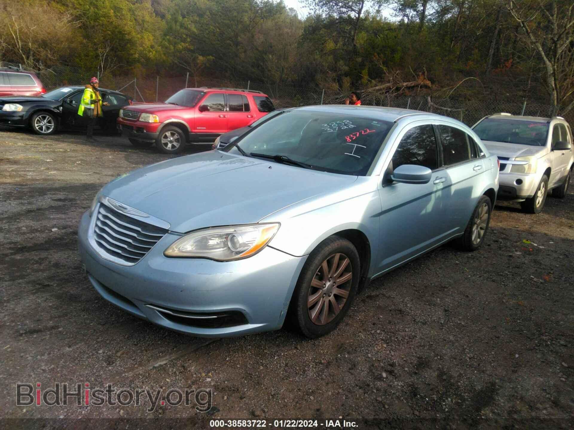 2013 CHRYSLER 200 - VIN: 1C3CCBBB8DN745316 - Фото 2