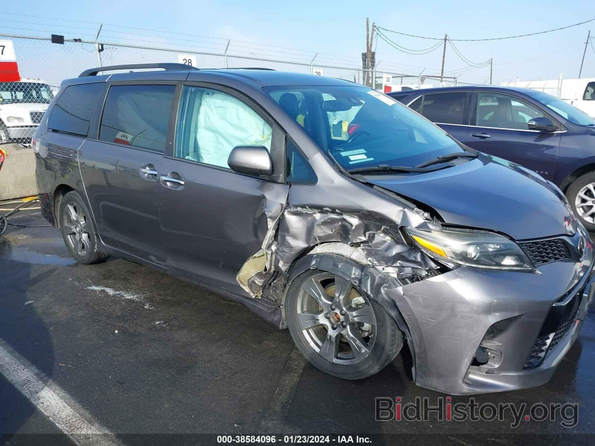 Фотография 5TDXZ3DC1JS946942 - TOYOTA SIENNA 2018