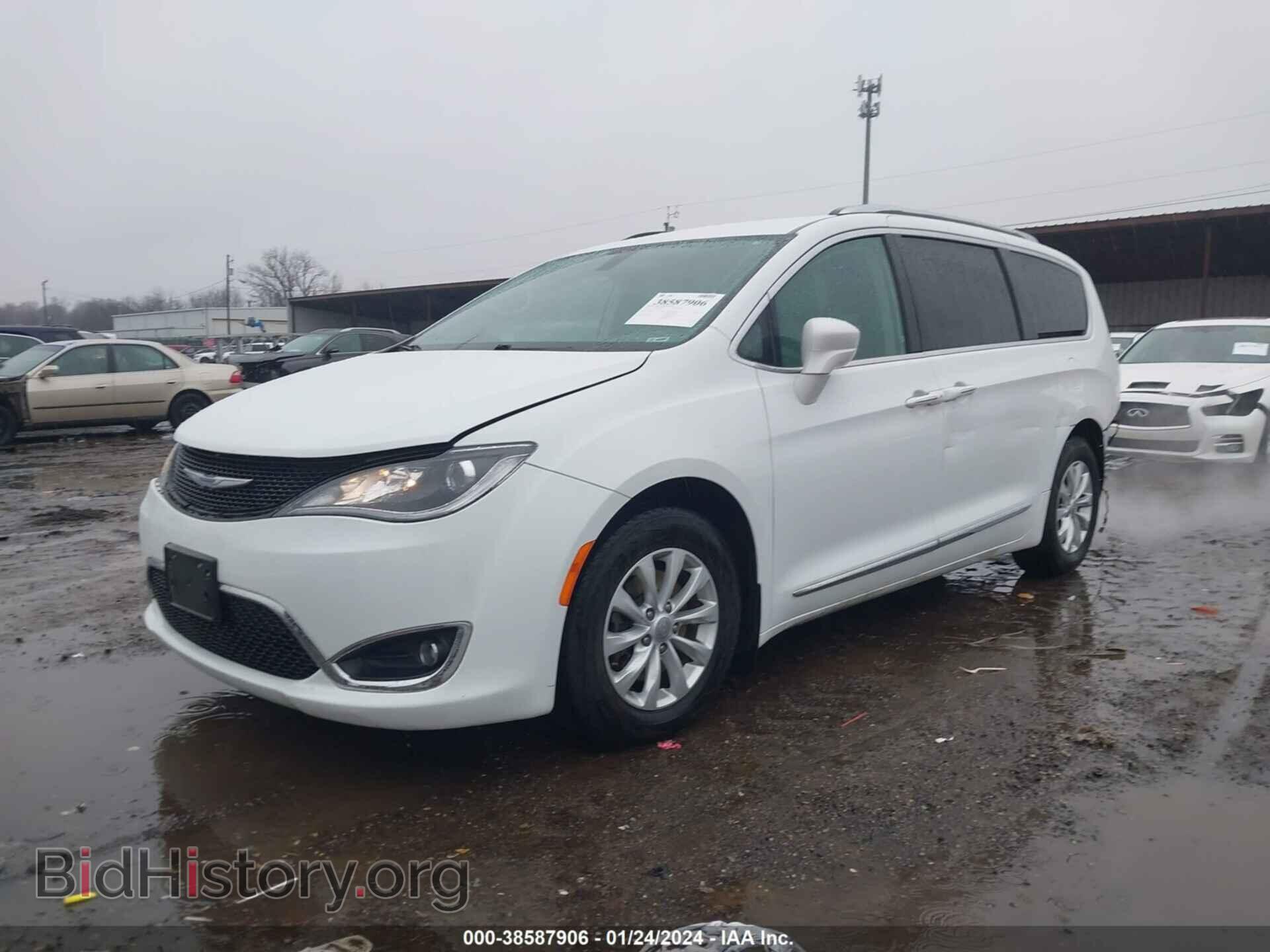 2018 CHRYSLER PACIFICA - VIN: 2C4RC1EG2JR306604 - Фото 2