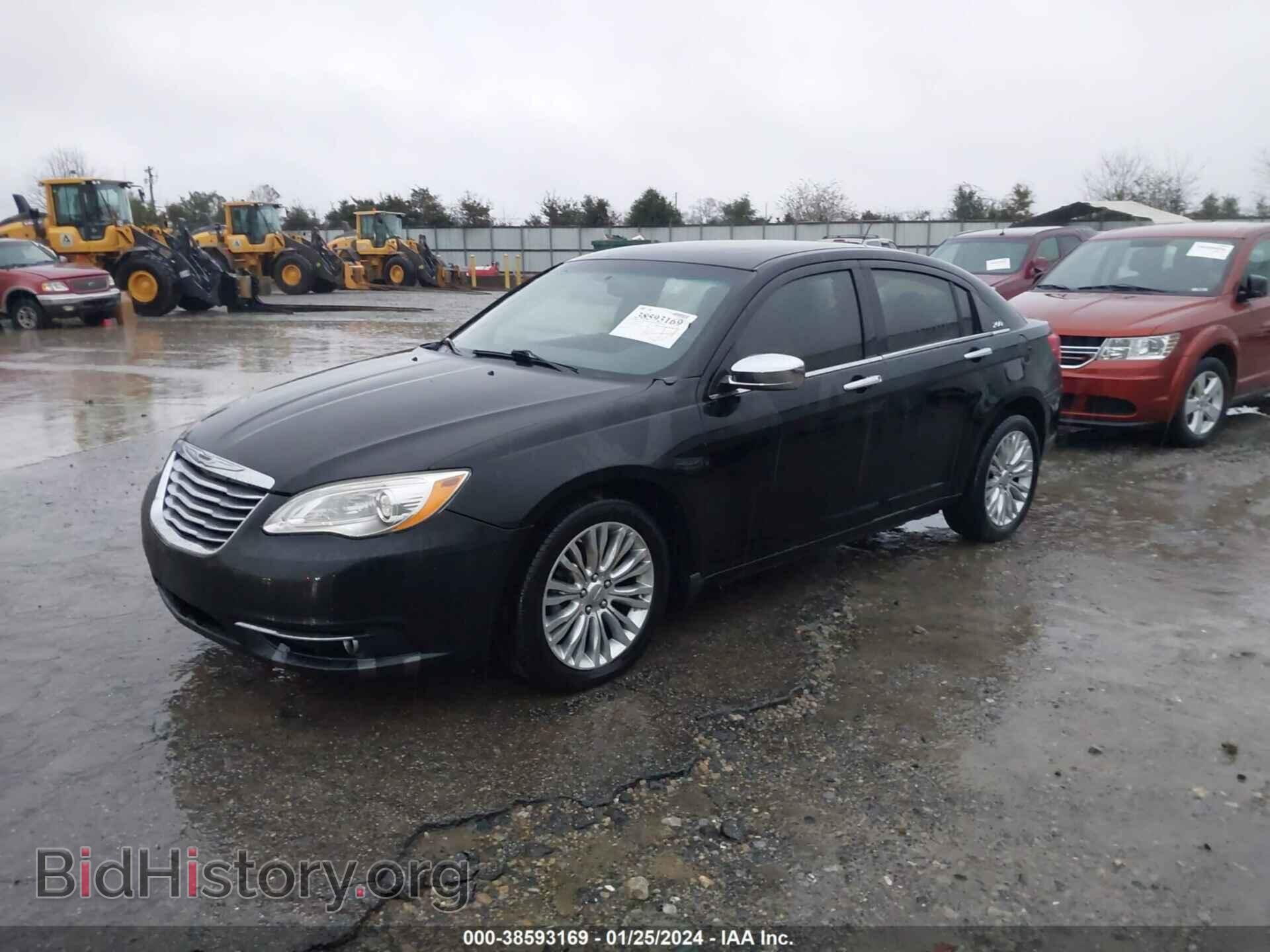 2011 CHRYSLER 200 - VIN: 1C3BC2FB4BN543317 - Фото 2