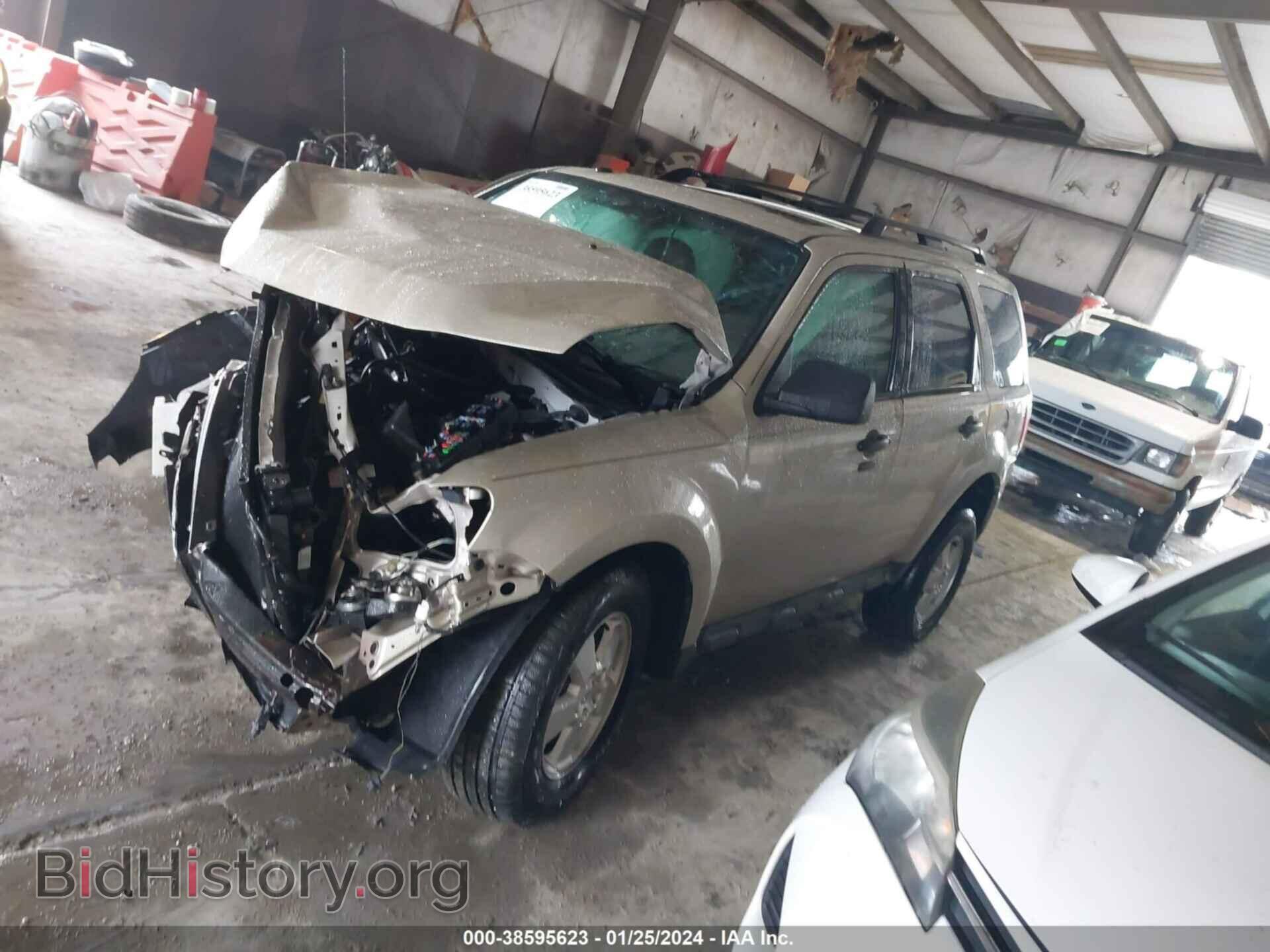 2011 FORD ESCAPE - VIN: 1FMCU9D70BKA32706 - Фото 2