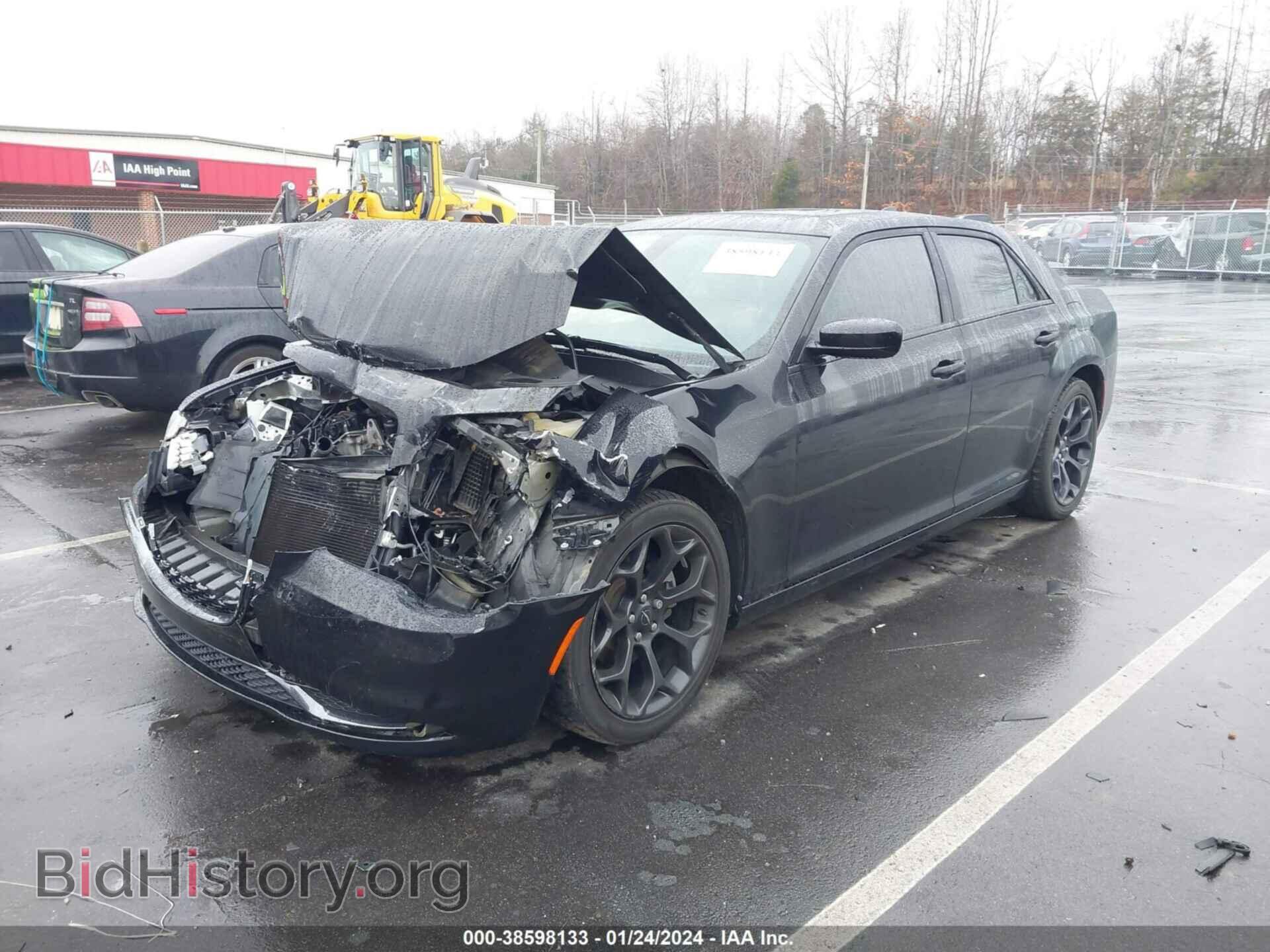 2019 CHRYSLER 300 - VIN: 2C3CCAAG9KH528693 - Фото 2
