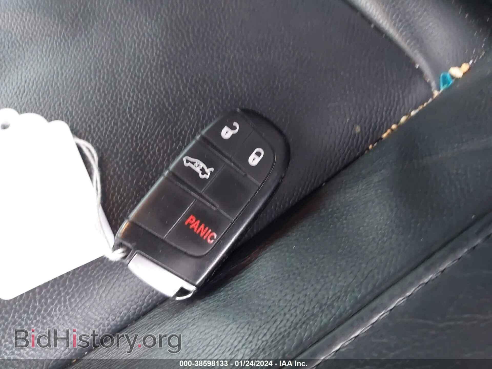 2019 CHRYSLER 300 - VIN: 2C3CCAAG9KH528693 - Фото 11
