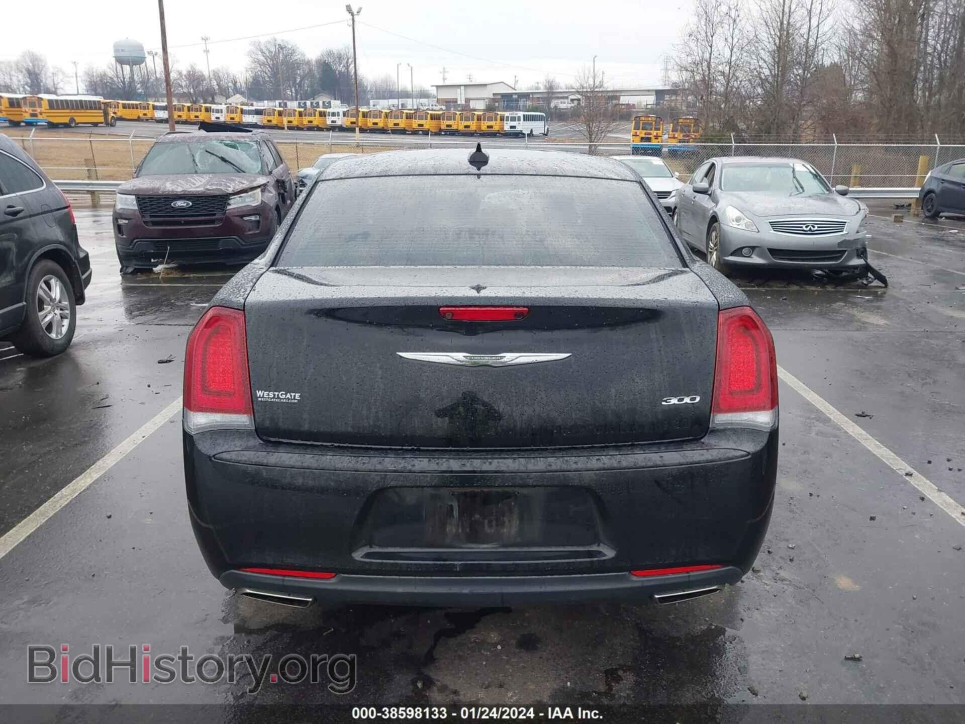 2019 CHRYSLER 300 - VIN: 2C3CCAAG9KH528693 - Фото 16
