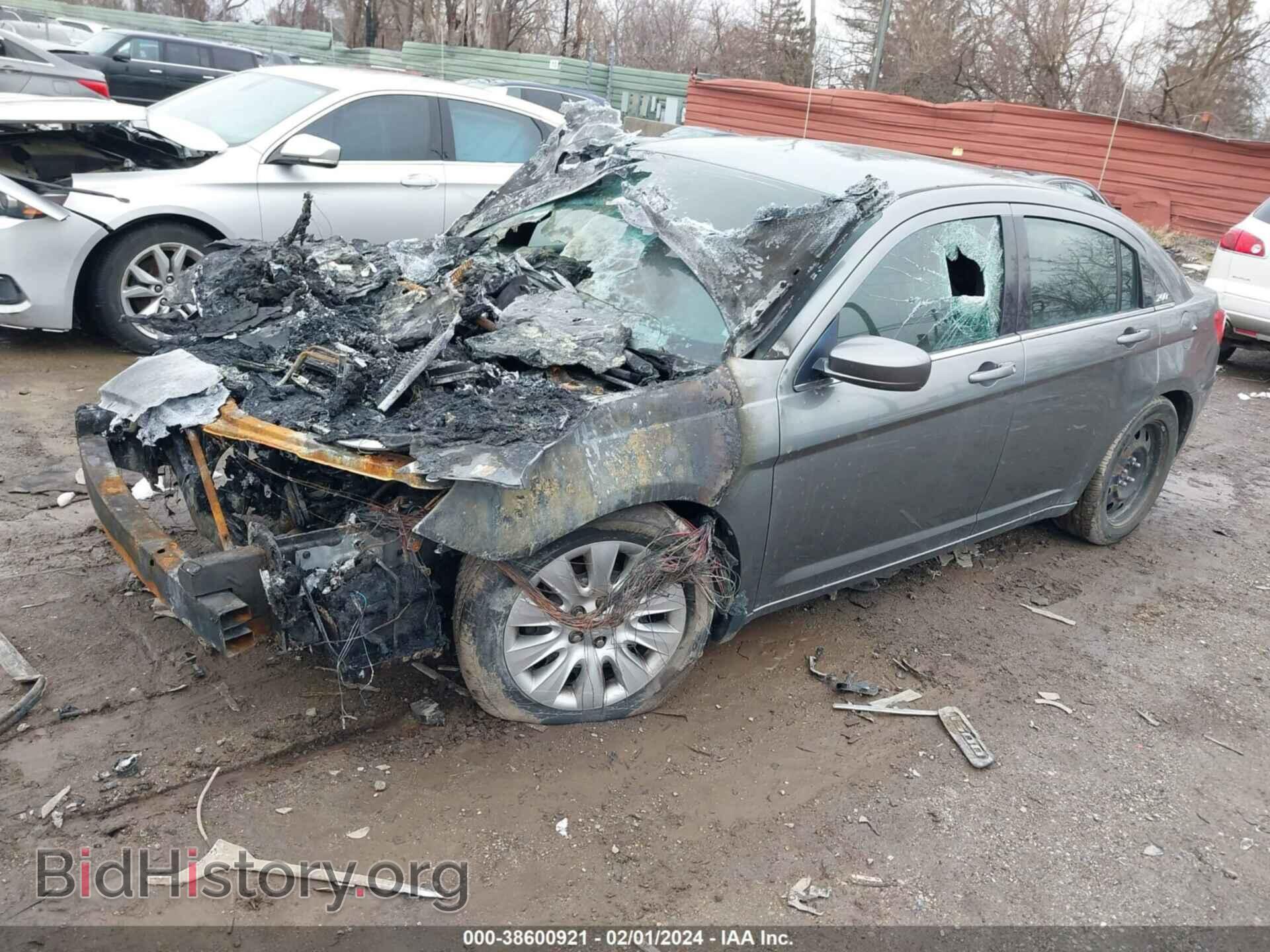 2013 CHRYSLER 200 - VIN: 1C3CCBABXDN641041 - Photo 2