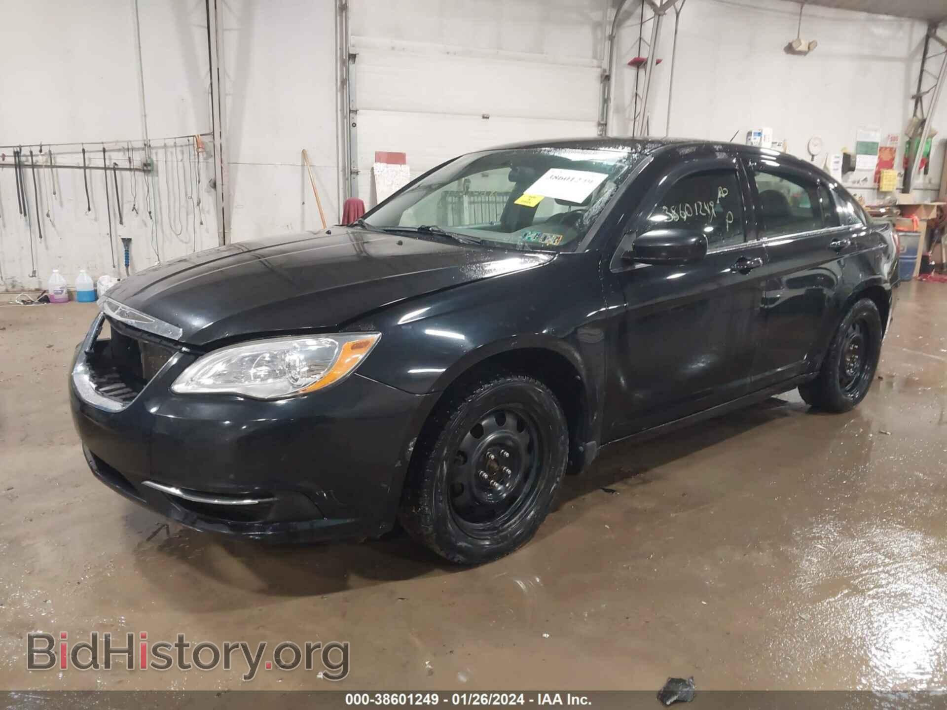 2011 CHRYSLER 200 - VIN: 1C3BC1FB6BN575986 - Фото 2