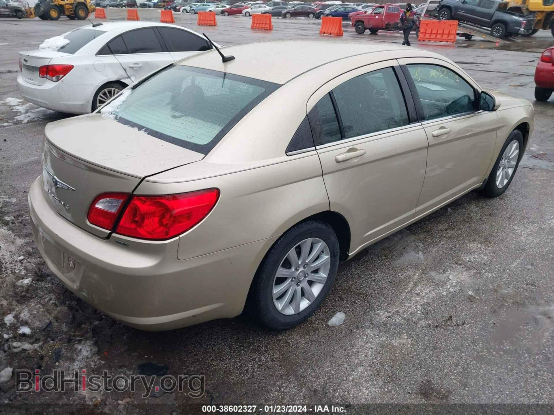 2010 CHRYSLER SEBRING - VIN: 1C3CC5FB7AN180709 - Фото 4