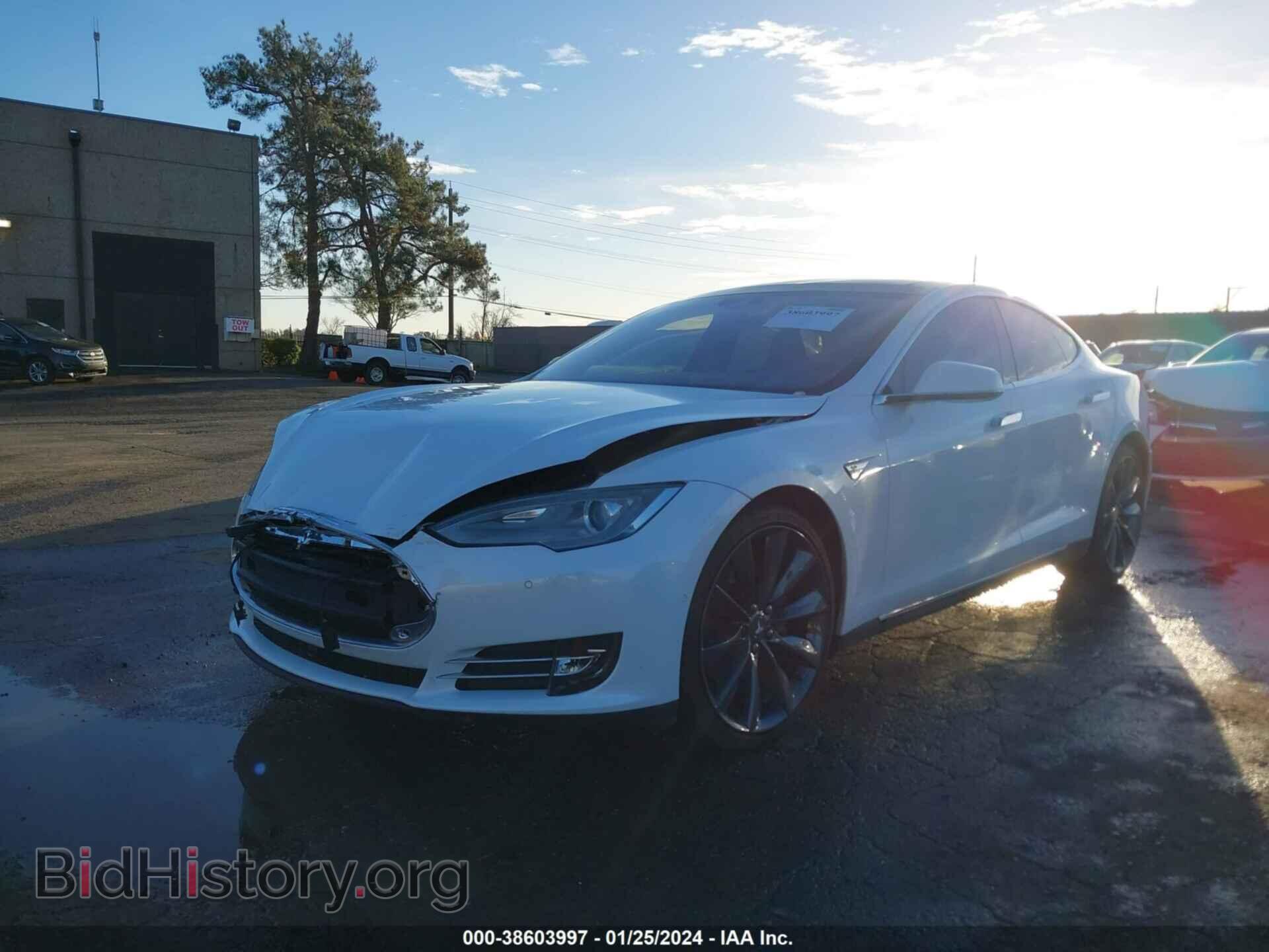 2015 TESLA MODEL S - VIN: 5YJSA1E28FF109502 - Фото 2