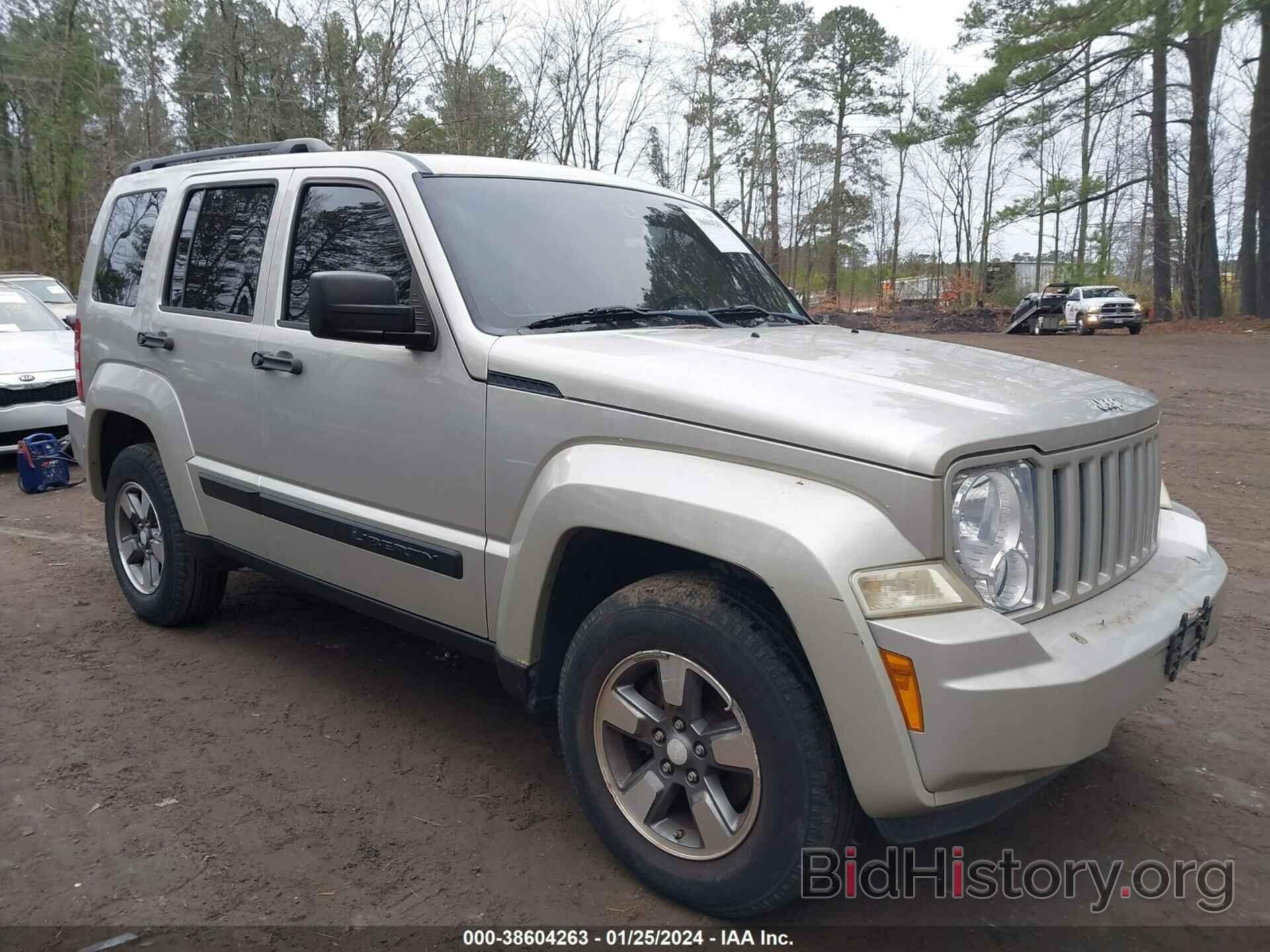 Photo 1J8GN28KX8W154136 - JEEP LIBERTY 2008