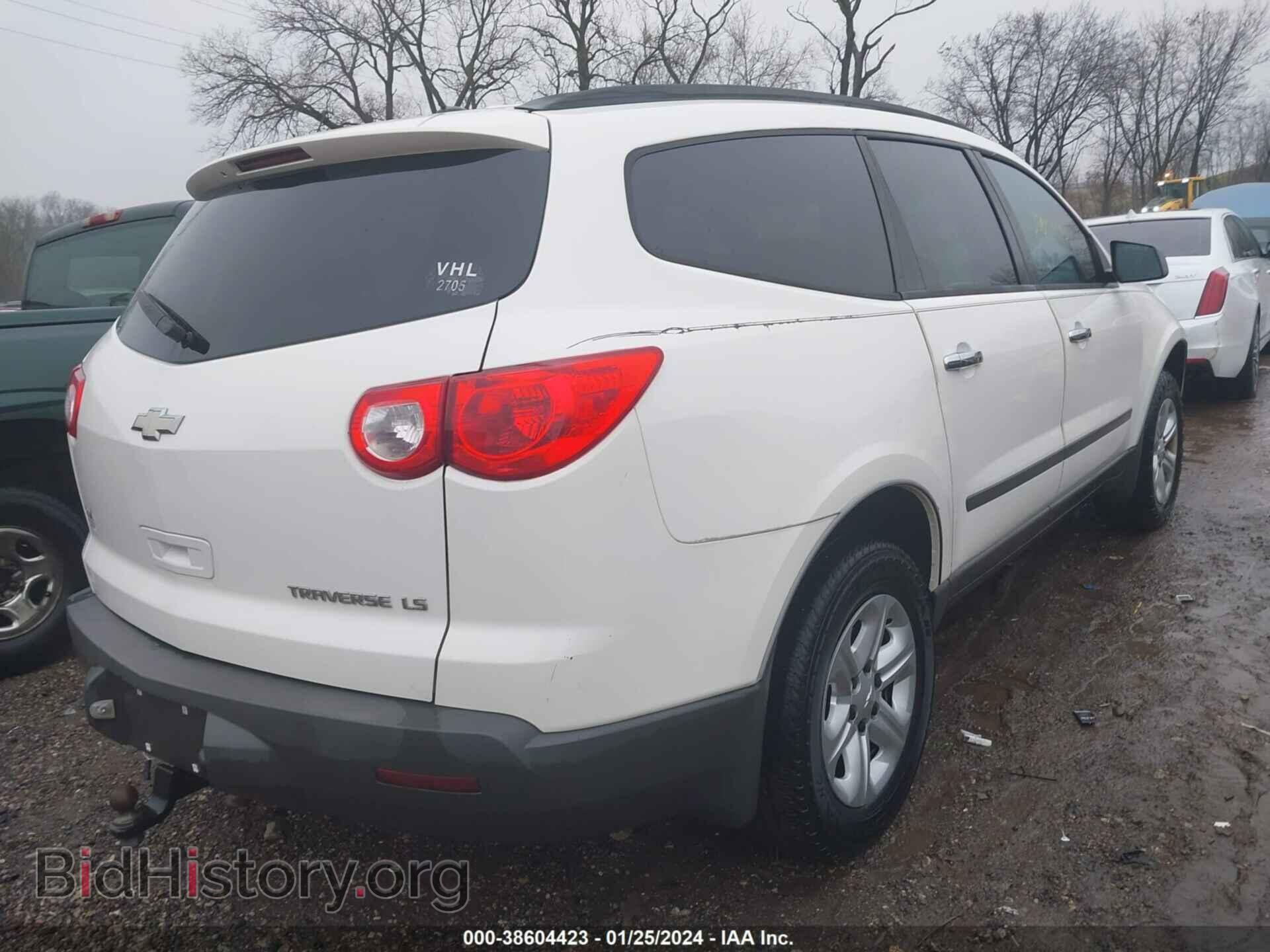 2011 CHEVROLET TRAVERSE - VIN: 1GNKRFED3BJ173528 - Фото 4