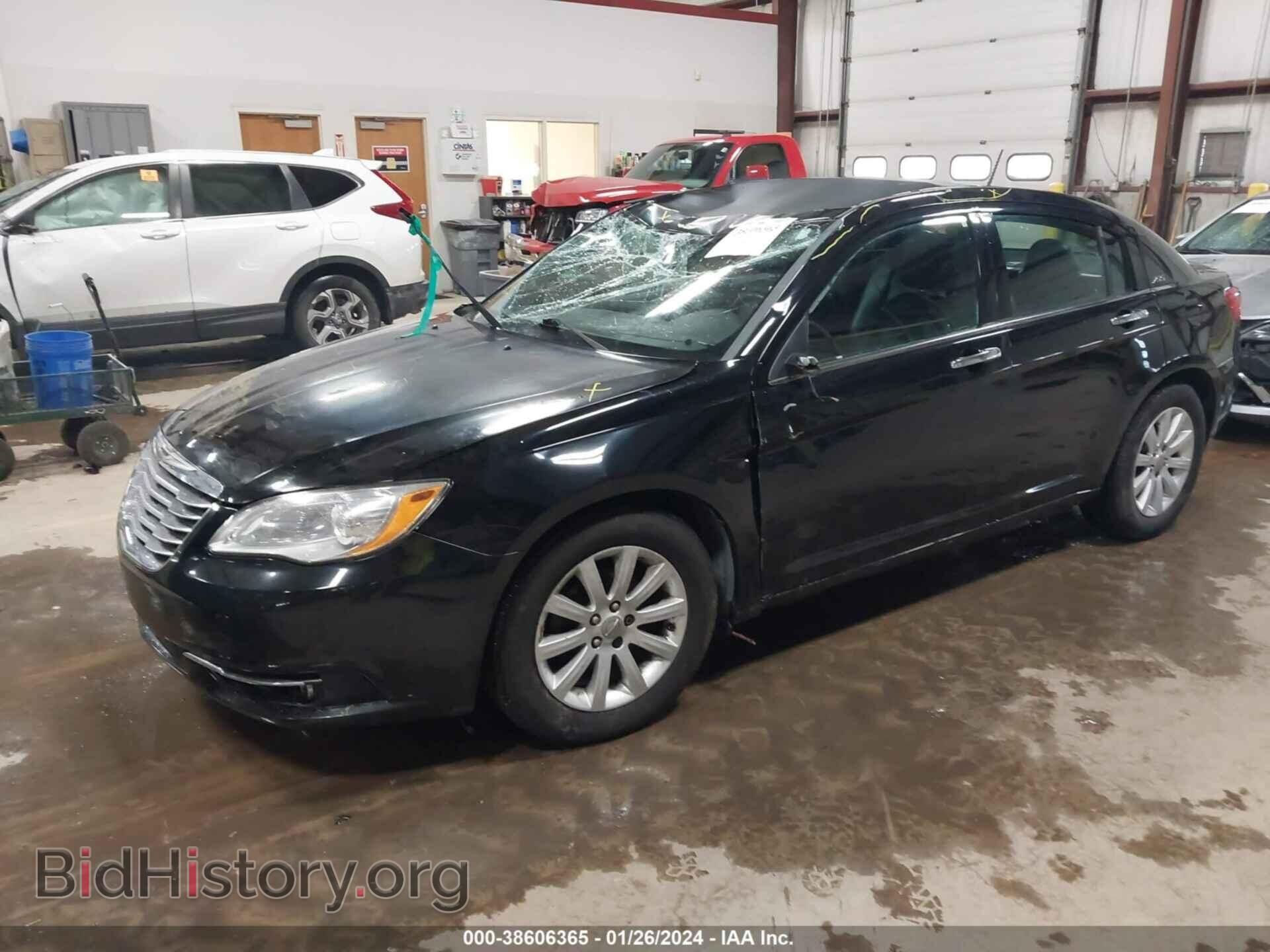 2013 CHRYSLER 200 - VIN: 1C3CCBCG6DN592946 - Фото 2
