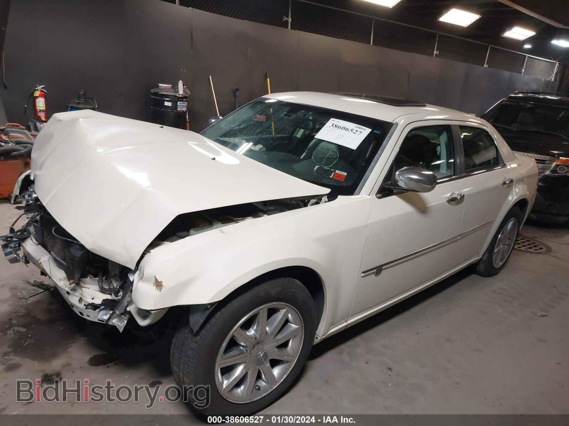 2009 CHRYSLER 300C - VIN: 2C3LA63TX9H587792 - Фото 2