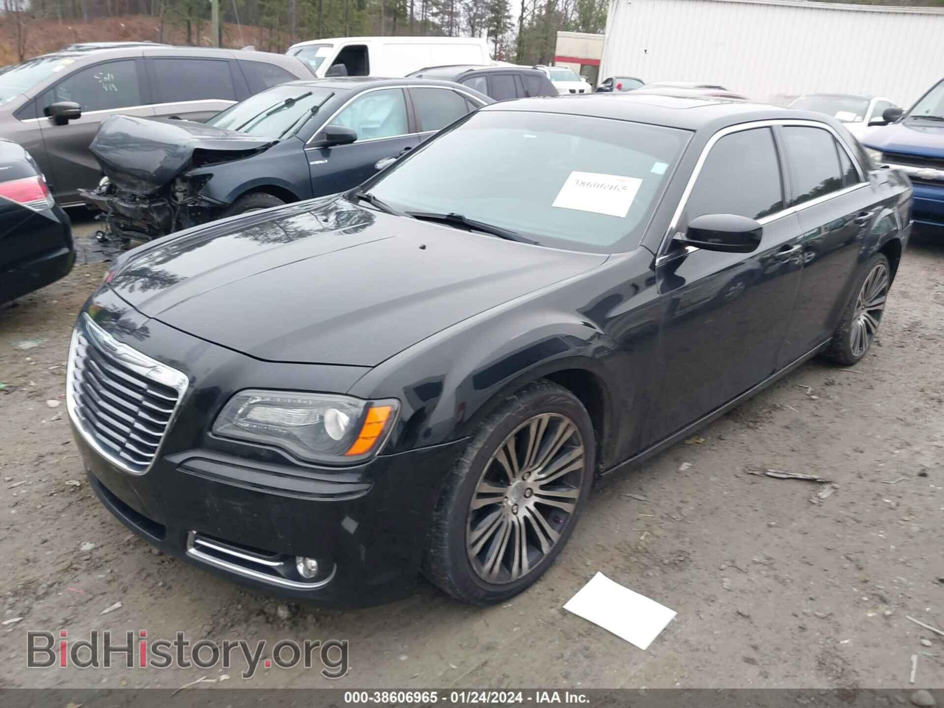 2013 CHRYSLER 300 - VIN: 2C3CCABG3DH731466 - Фото 2