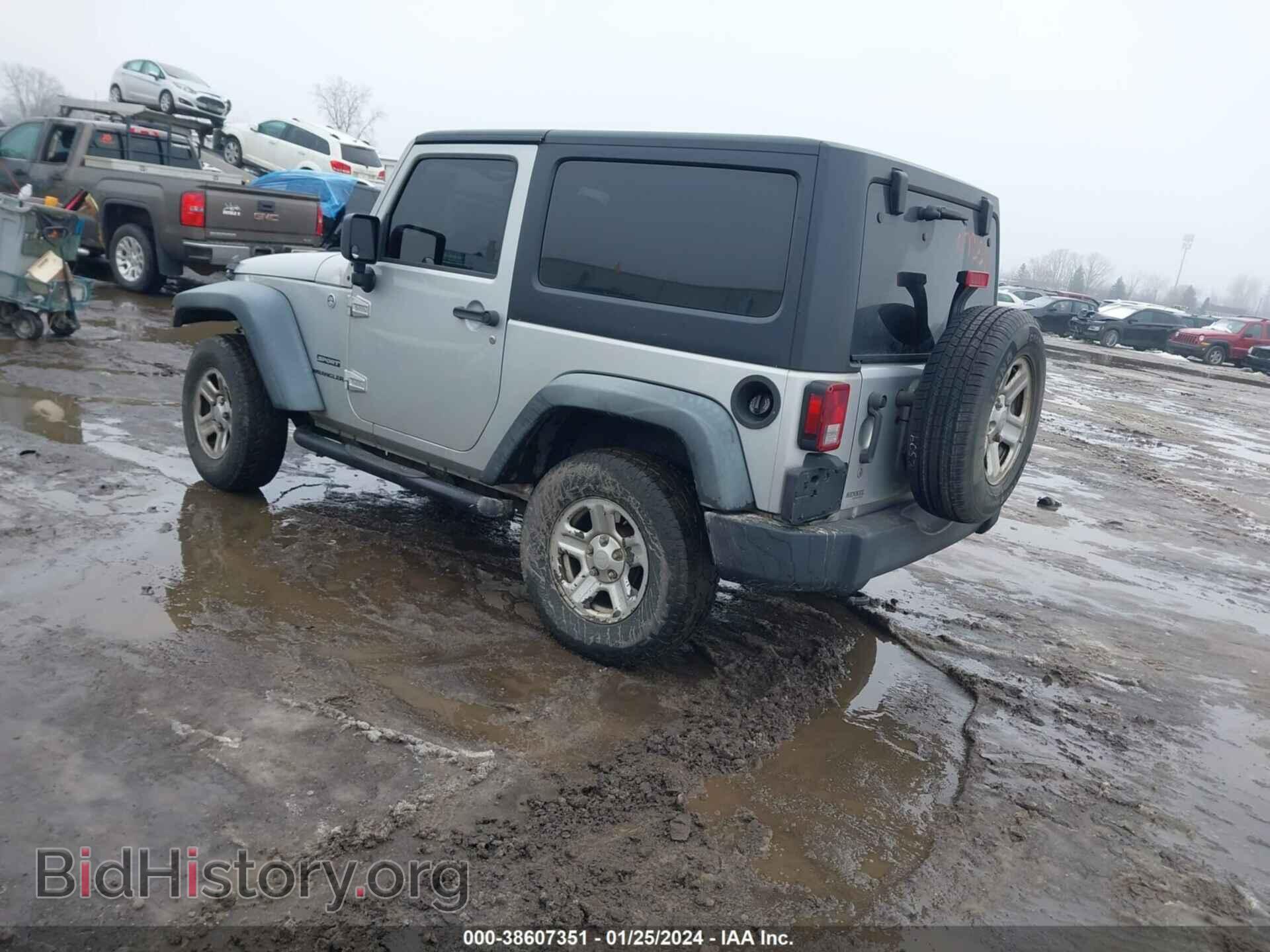 2011 JEEP WRANGLER - VIN: 1J4AA2D15BL626221 - Фото 3