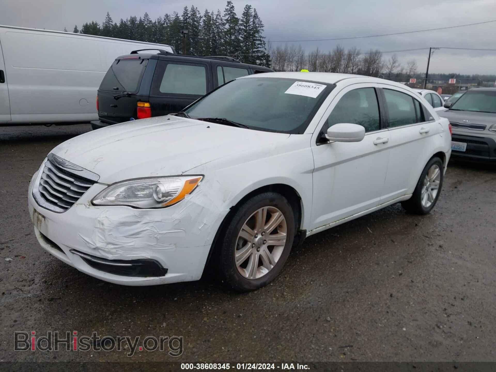 2013 CHRYSLER 200 - VIN: 1C3CCBBB0DN695737 - Фото 2