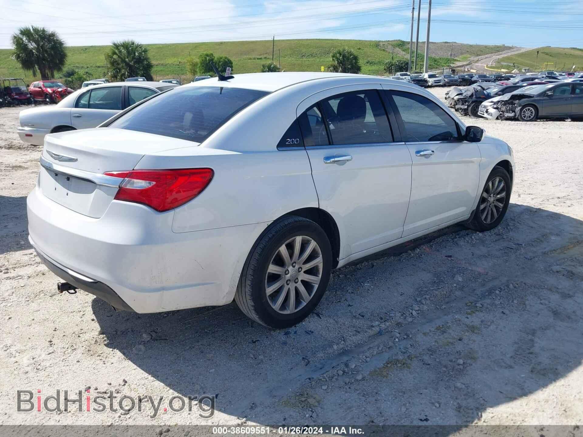 2013 CHRYSLER 200 - VIN: 1C3CCBCG1DN723572 - Фото 4
