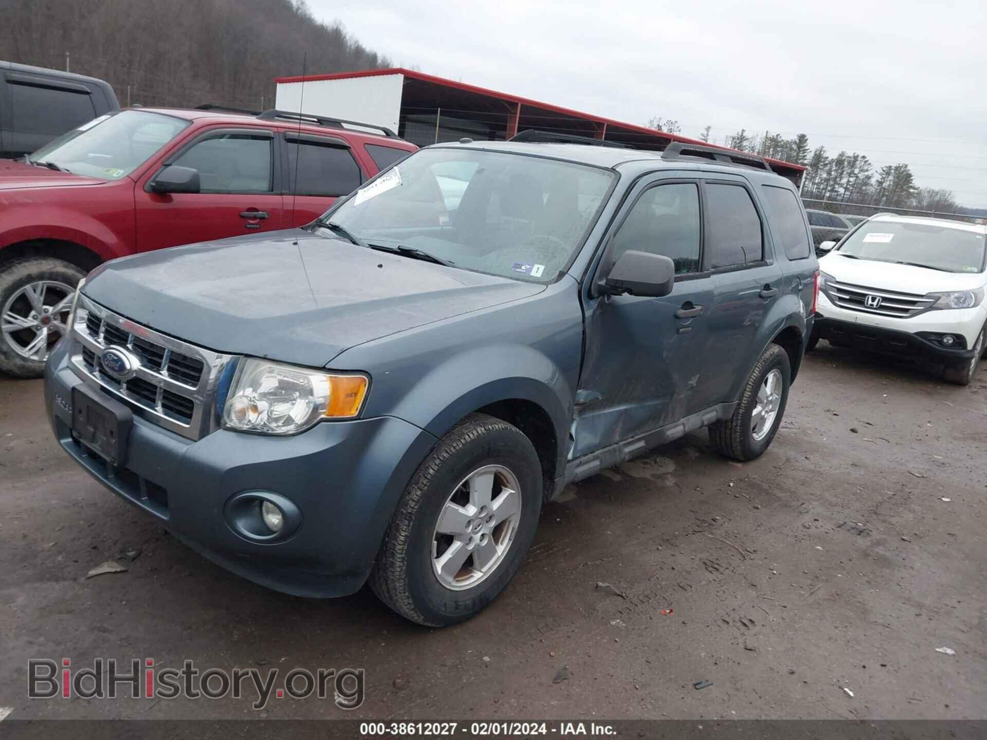 2011 FORD ESCAPE - VIN: 1FMCU9DG2BKC52932 - Фото 2