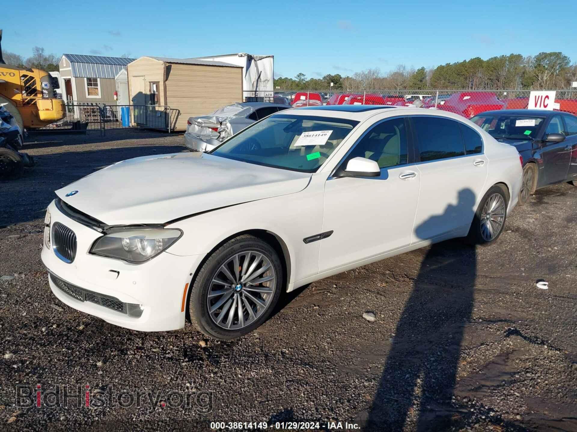 2011 BMW 740LI - VIN: WBAKB4C56BC574764 - Фото 2