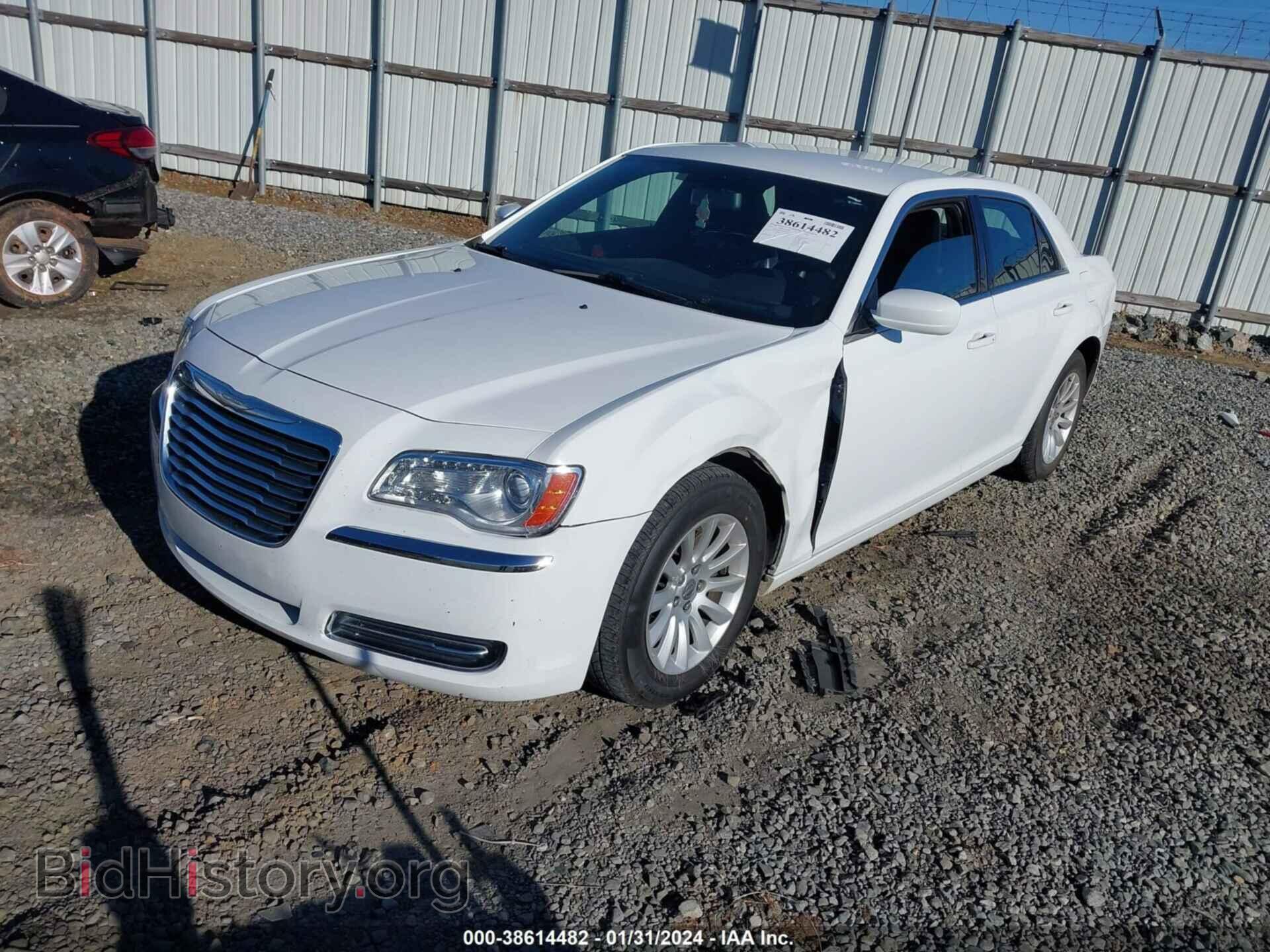 2013 CHRYSLER 300 - VIN: 2C3CCAAG5DH576243 - Фото 2