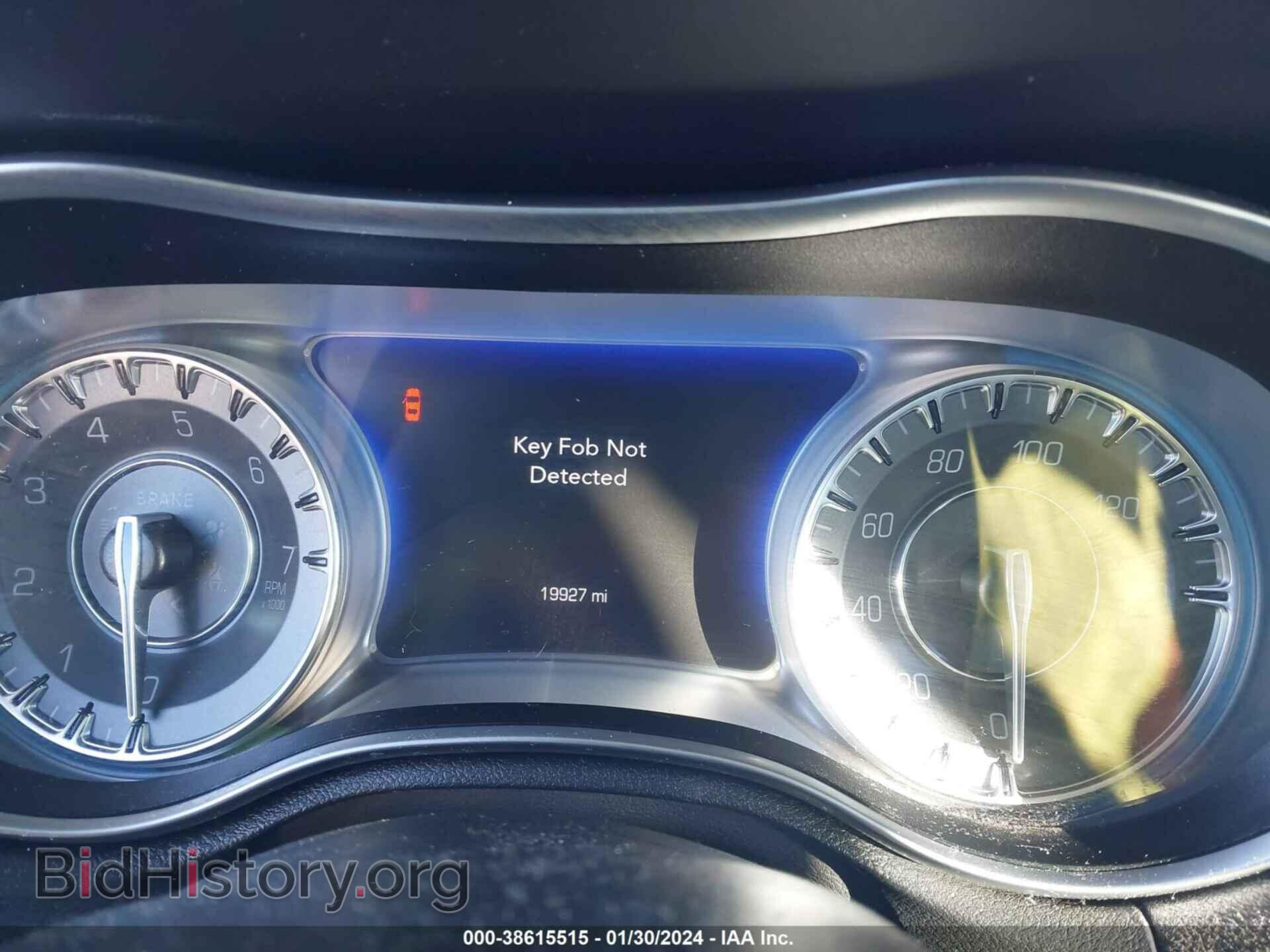 2019 CHRYSLER 300 - VIN: 2C3CCAAG3KH548096 - Фото 7