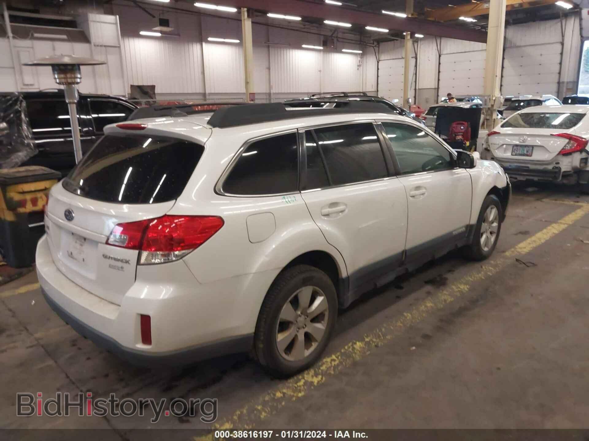 2011 SUBARU OUTBACK - VIN: 4S4BRBFC1B3416826 - Фото 4