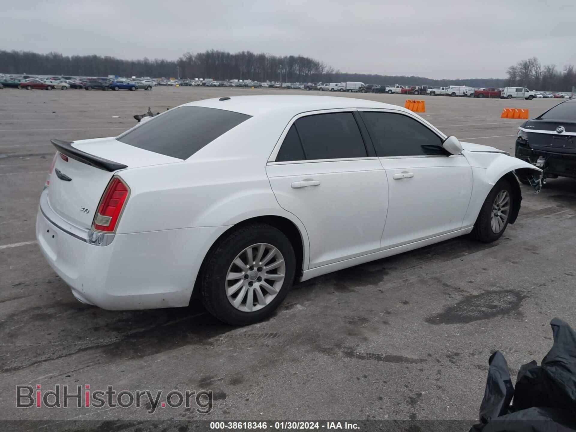2014 CHRYSLER 300 - VIN: 2C3CCAAGXEH354900 - Фото 4