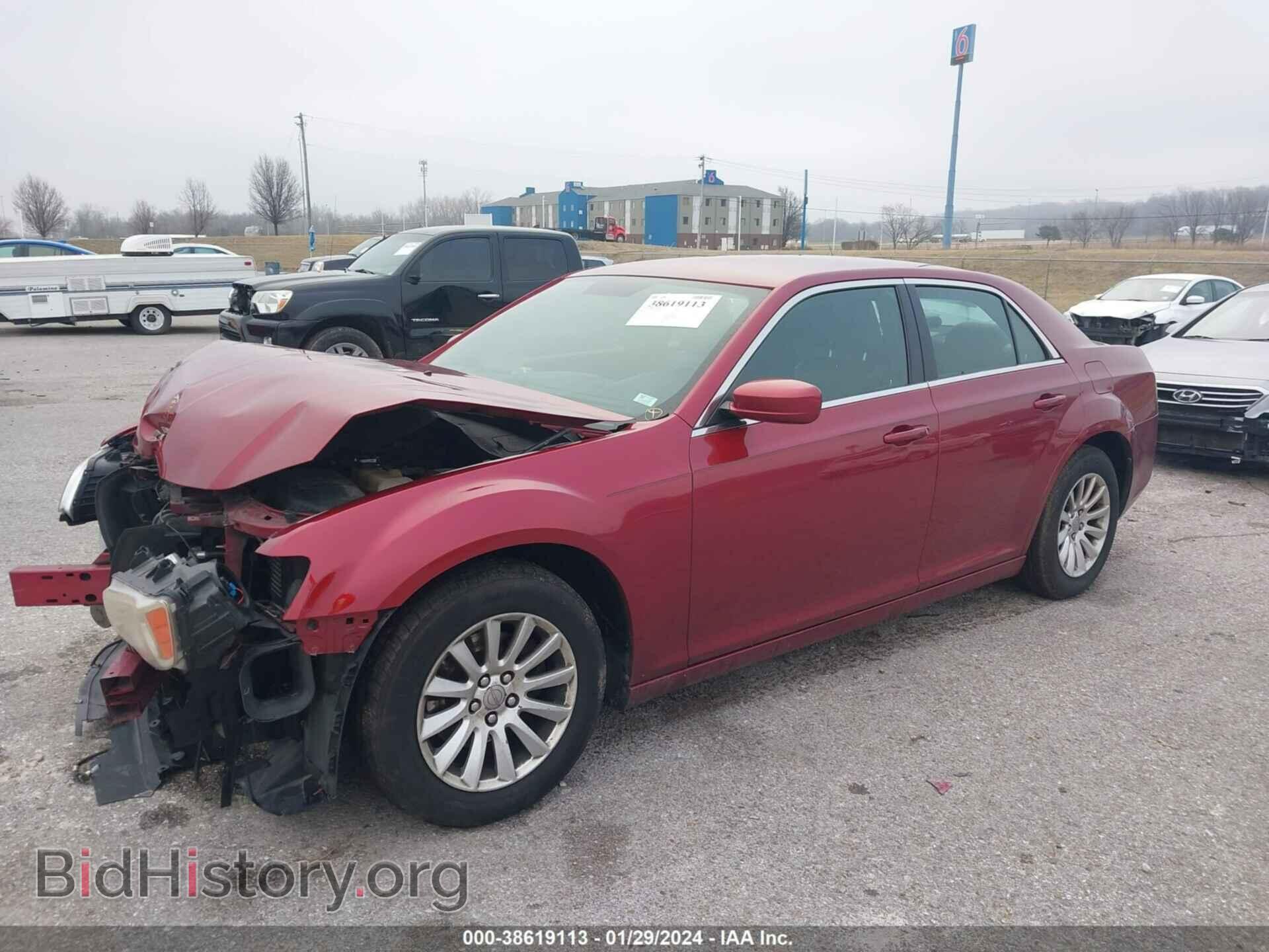 2013 CHRYSLER 300 - VIN: 2C3CCAAG2DH577639 - Фото 2