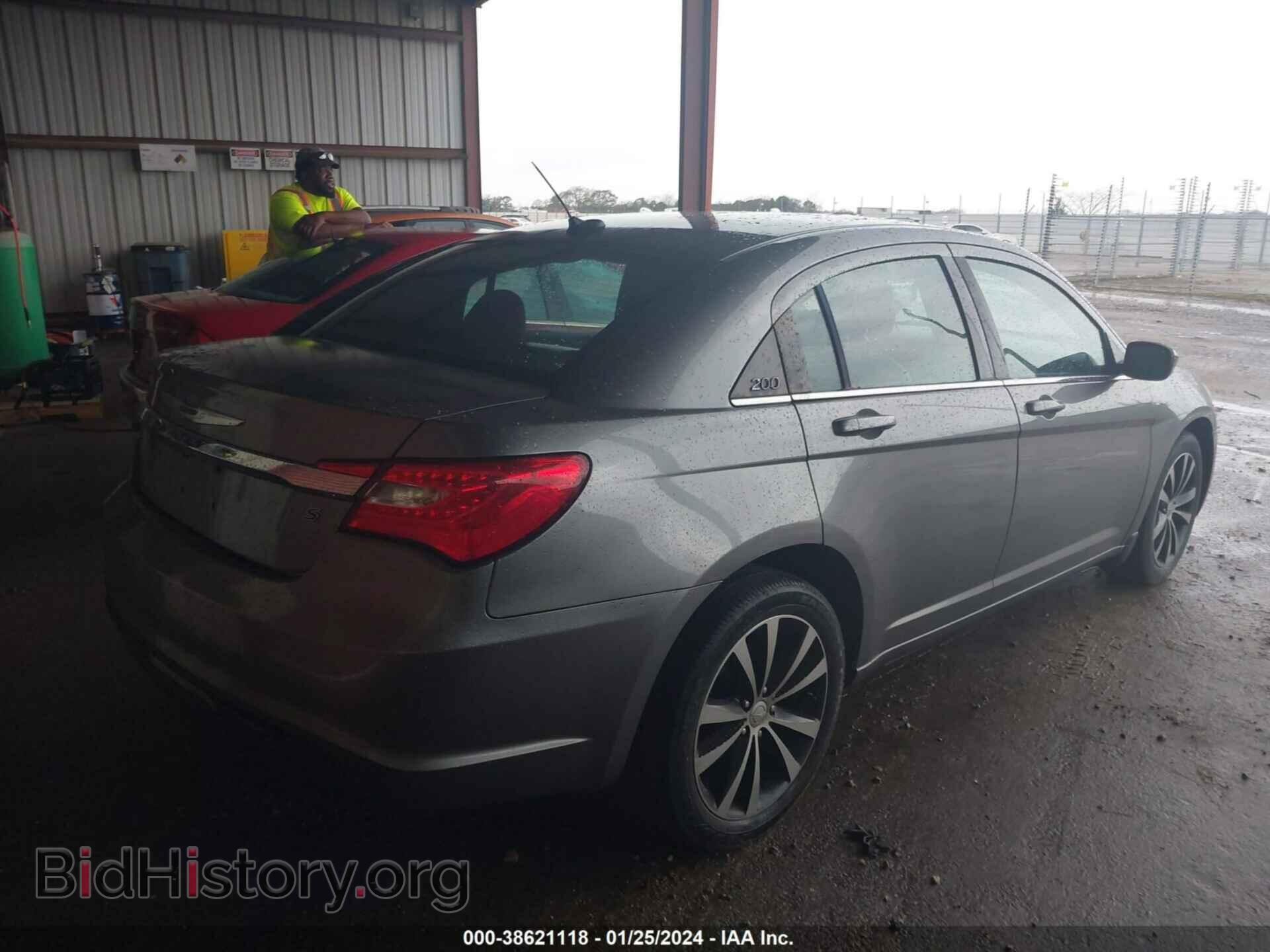 2012 CHRYSLER 200 - VIN: 1C3CCBHG2CN221757 - Фото 4
