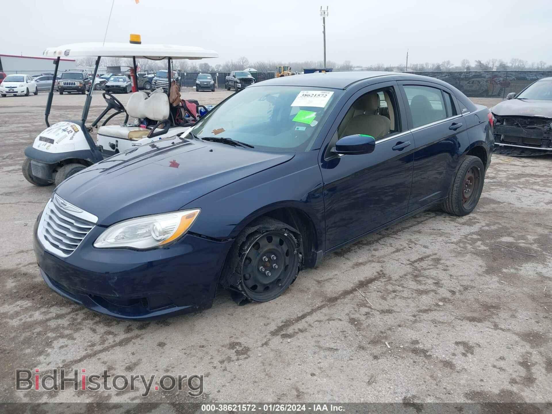 2013 CHRYSLER 200 - VIN: 1C3CCBAB3DN561144 - Фото 2