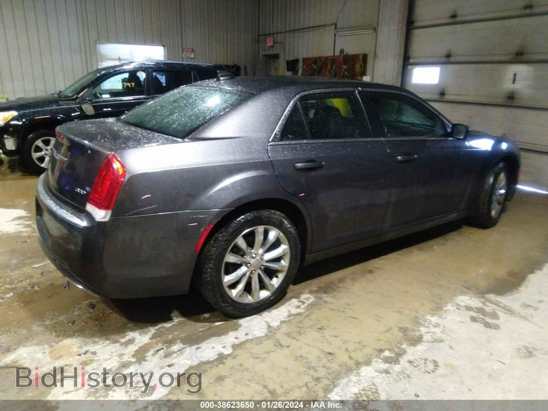 2015 CHRYSLER 300 - VIN: 2C3CCARG7FH887440 - Фото 4