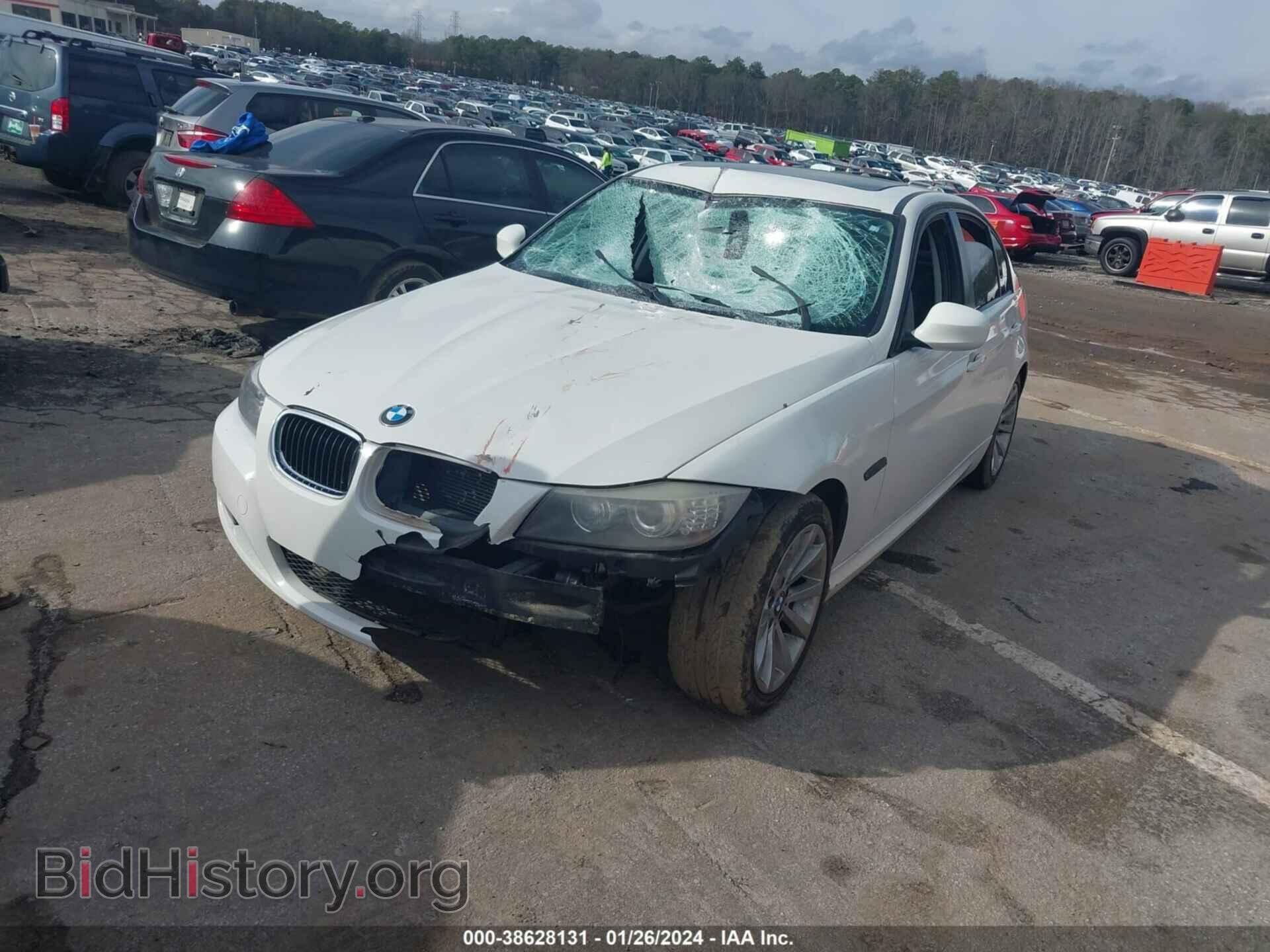 2011 BMW 328I - VIN: WBAPH7C55BE681136 - Фото 2