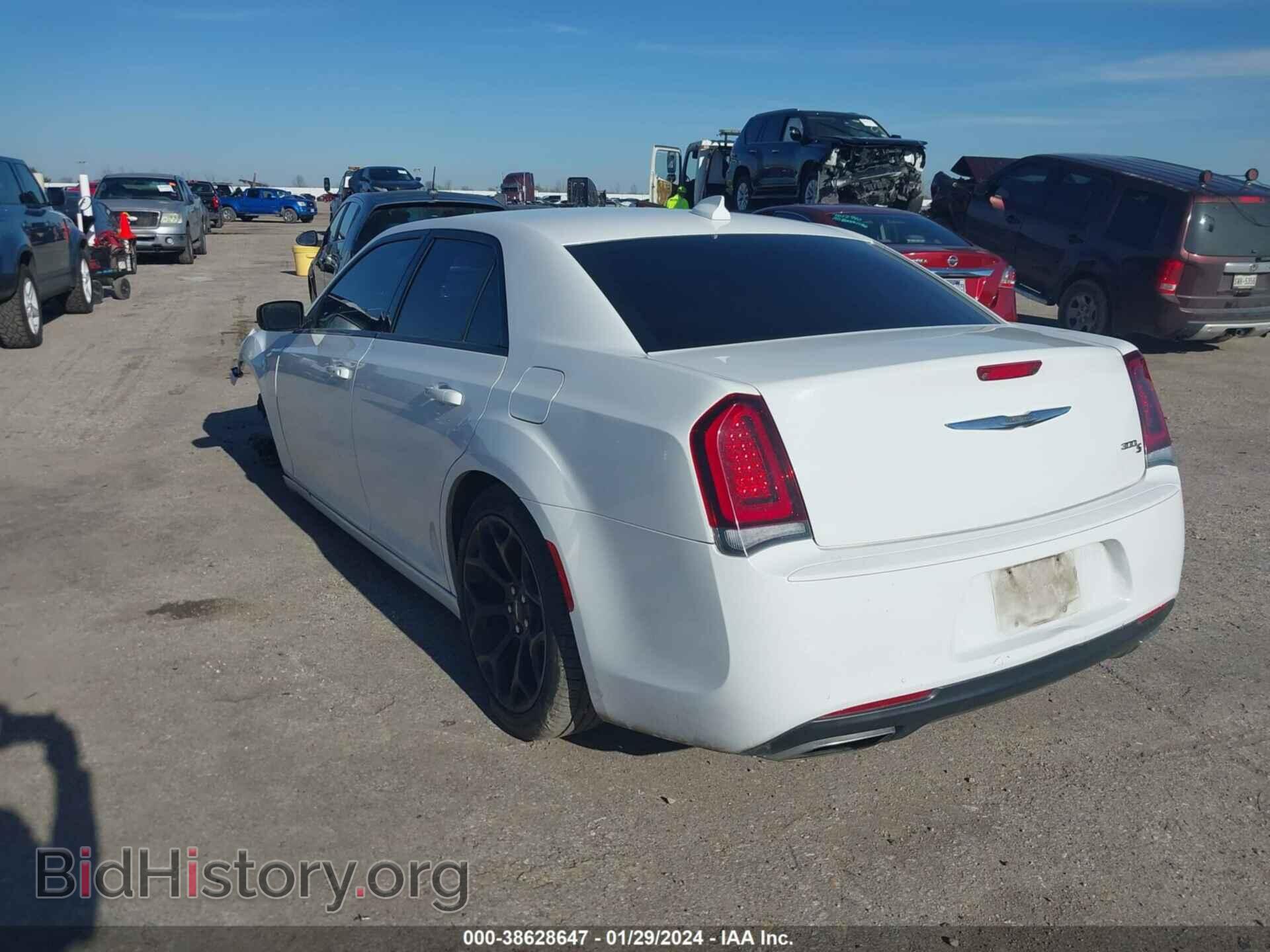 2019 CHRYSLER 300 - VIN: 2C3CCABG5KH634024 - Фото 3